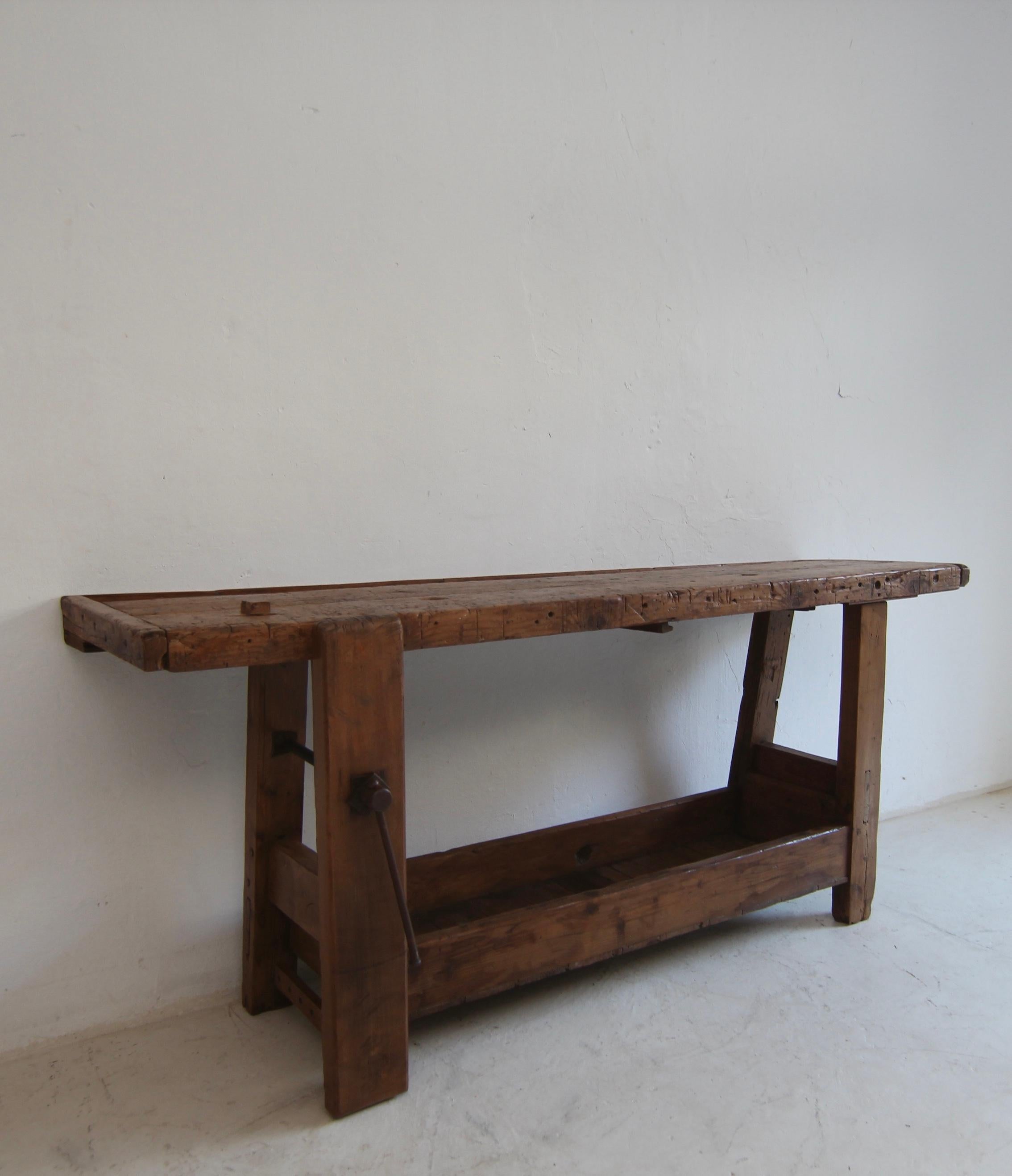 Primitive French Wooden Workbench Console Table In Good Condition For Sale In Dusseldorf, DE