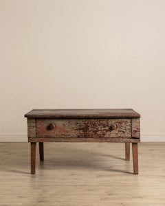 Table basse primitive peinte en vert avec tiroir, 19e siècle