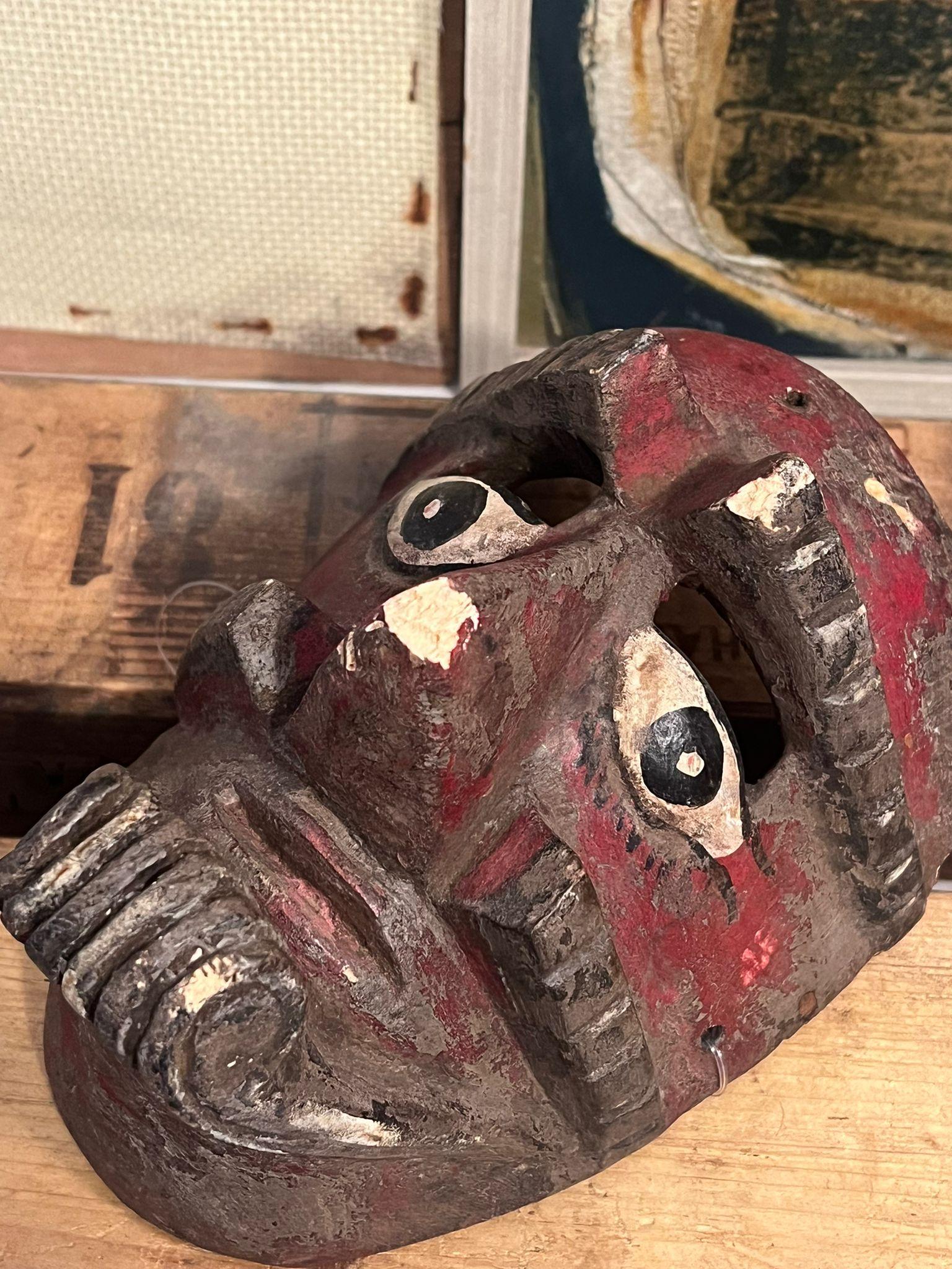 Maschera primitiva intagliata e fatta a mano In condizioni buone in vendita a Seattle, WA
