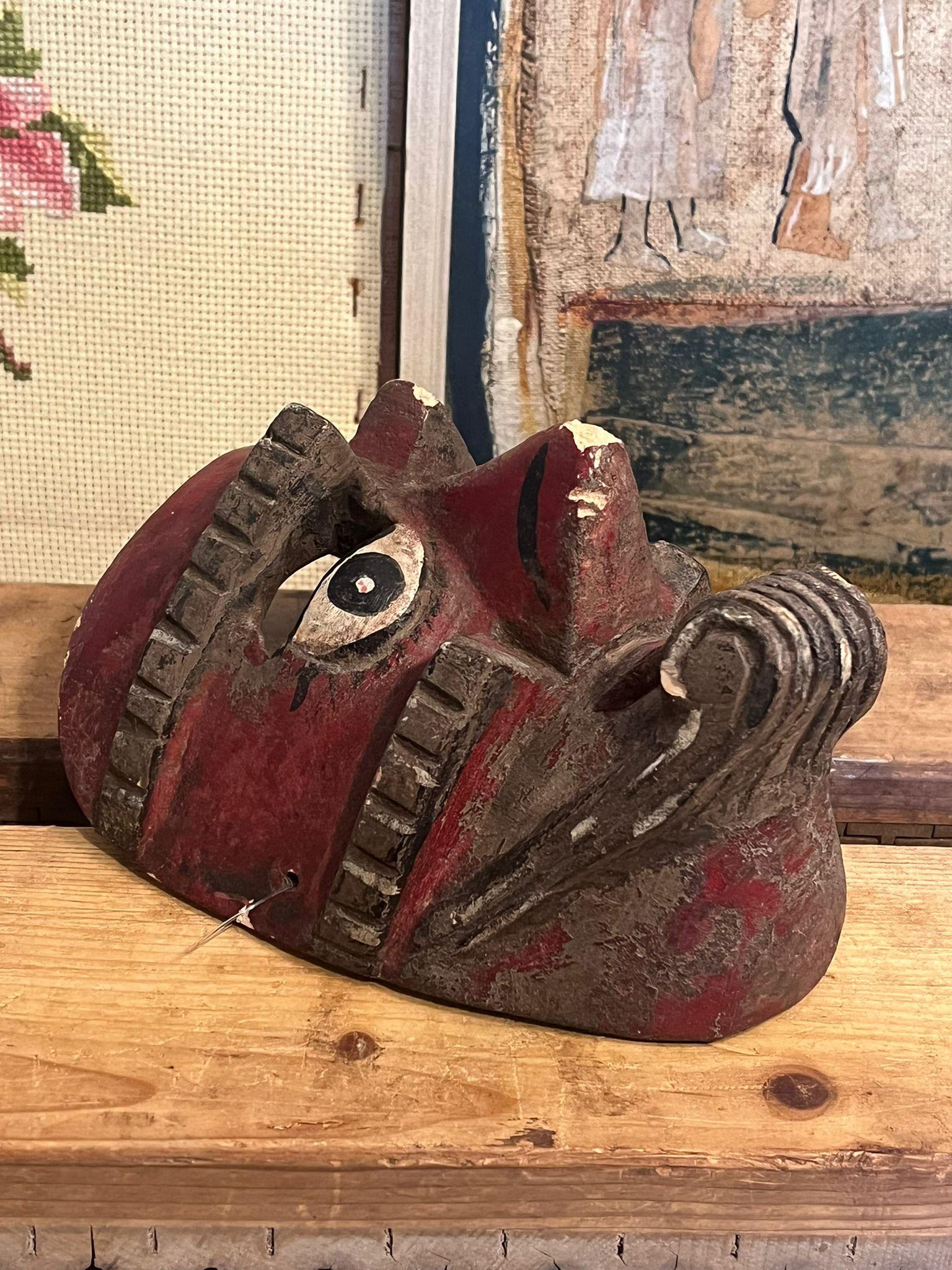 Terracotta Maschera primitiva intagliata e fatta a mano in vendita