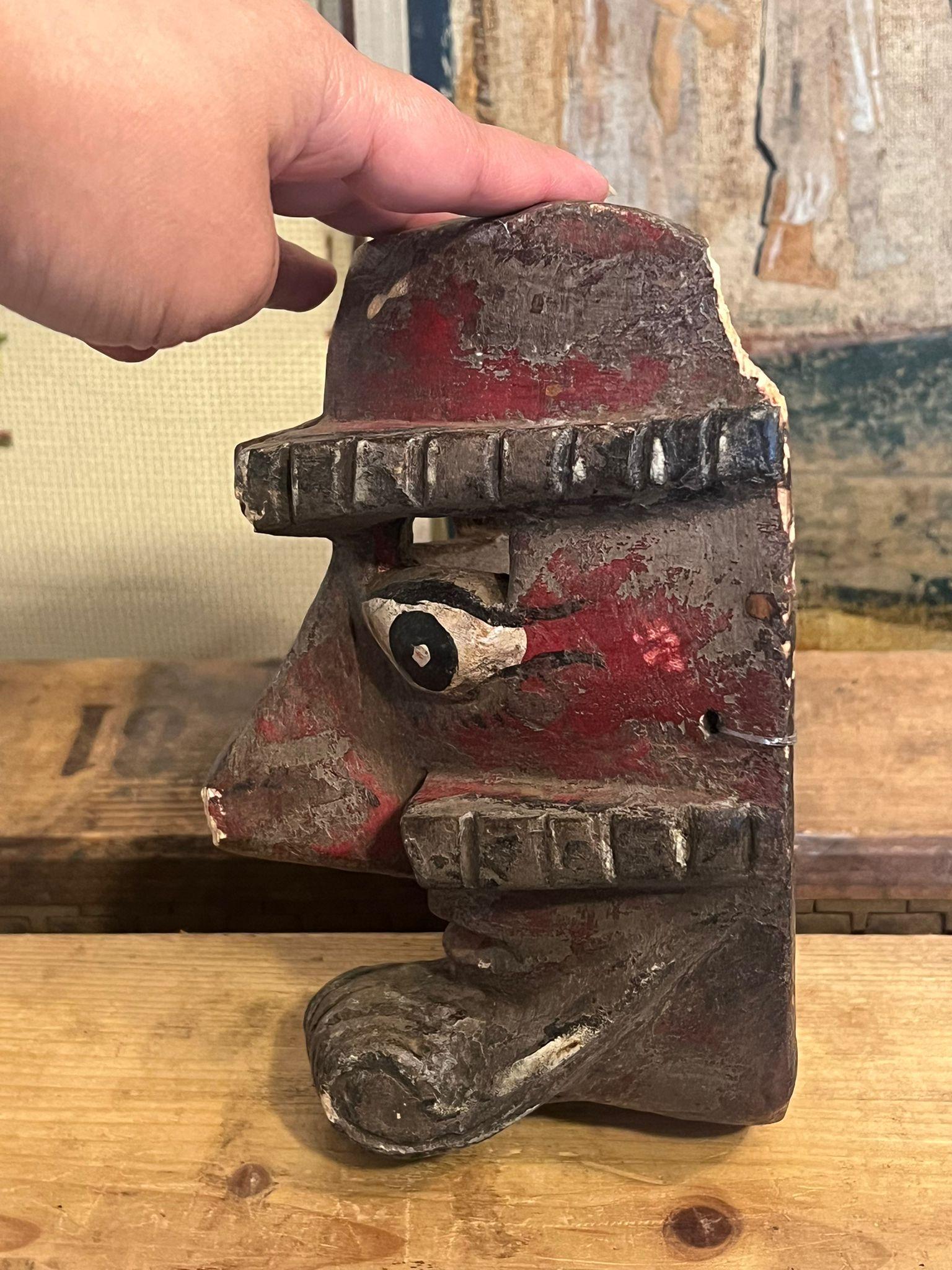 Maschera primitiva intagliata e fatta a mano in vendita 1