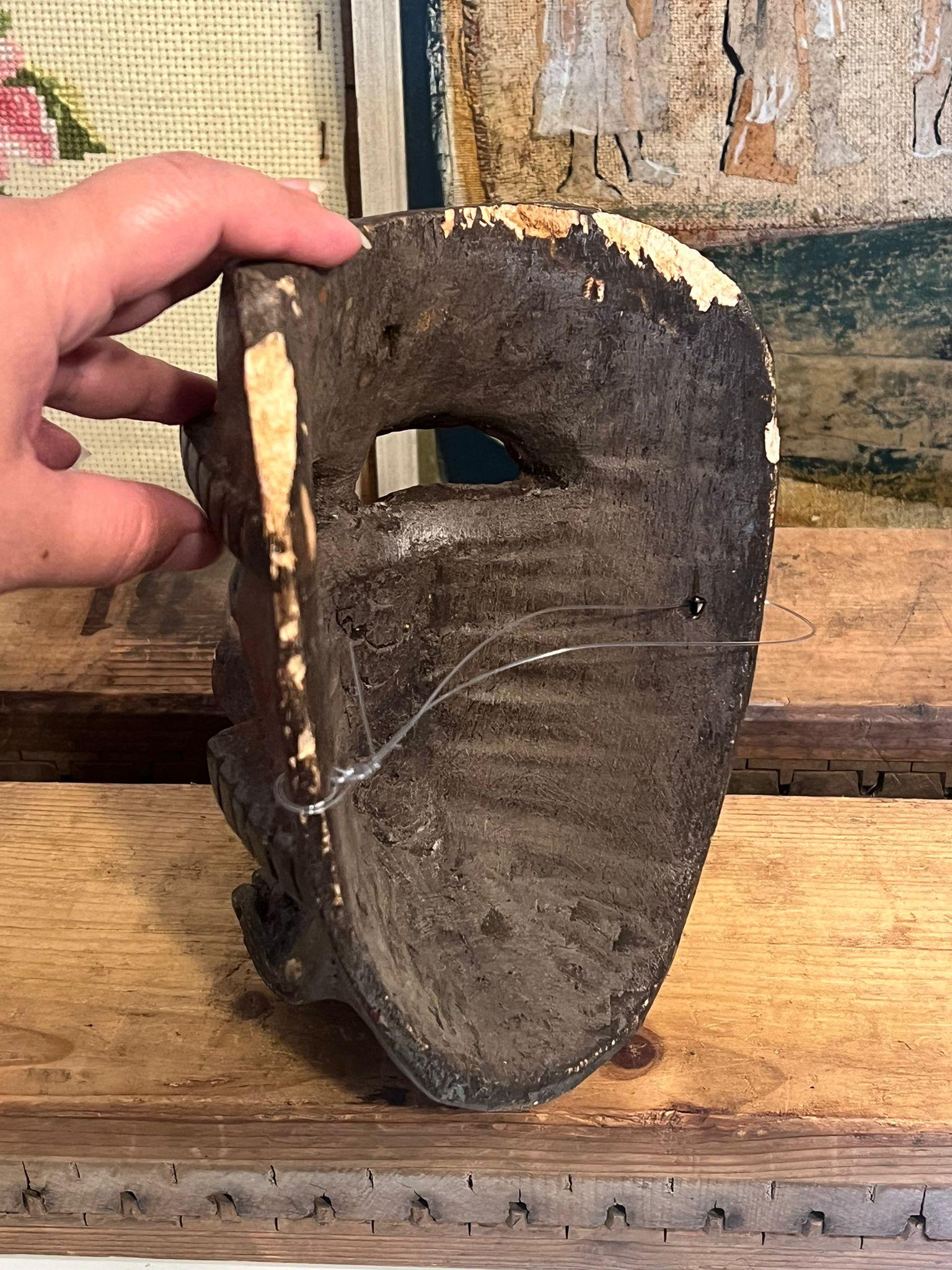 Maschera primitiva intagliata e fatta a mano in vendita 2