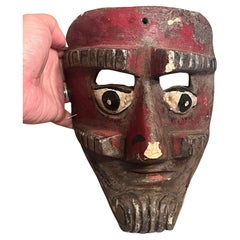 Masque primitif sculpté et fabriqué à la main