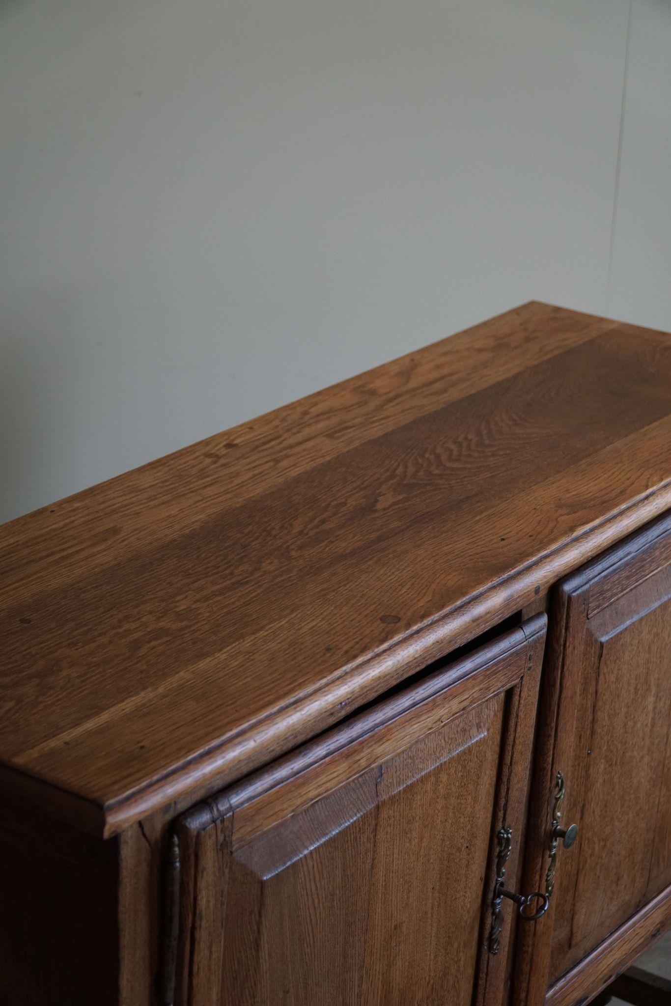 Armadio primitivo in Oak fatto a mano, realizzato da un ebanista francese, inizio 20° C. in vendita 2