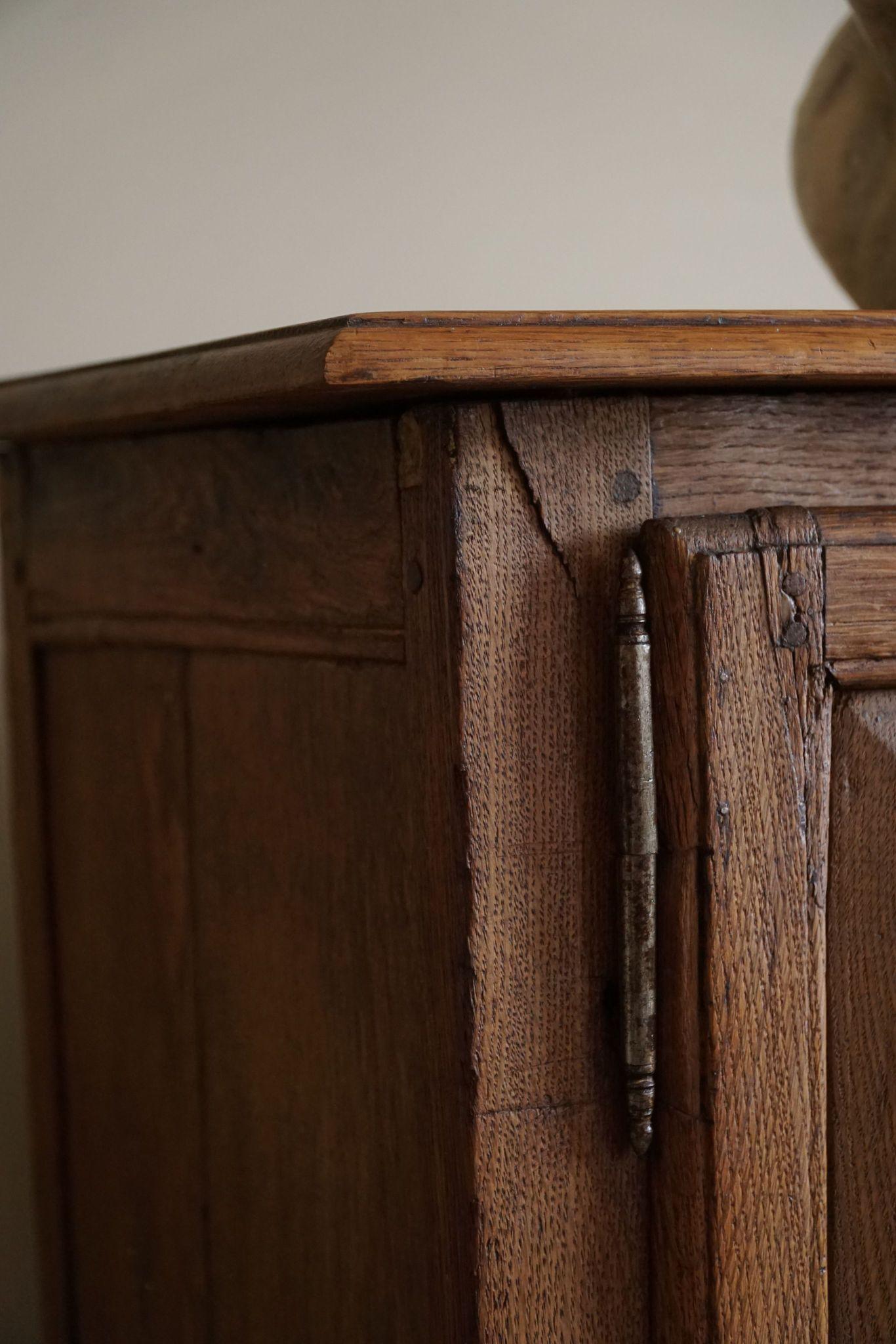 Armadio primitivo in Oak fatto a mano, realizzato da un ebanista francese, inizio 20° C. in vendita 8