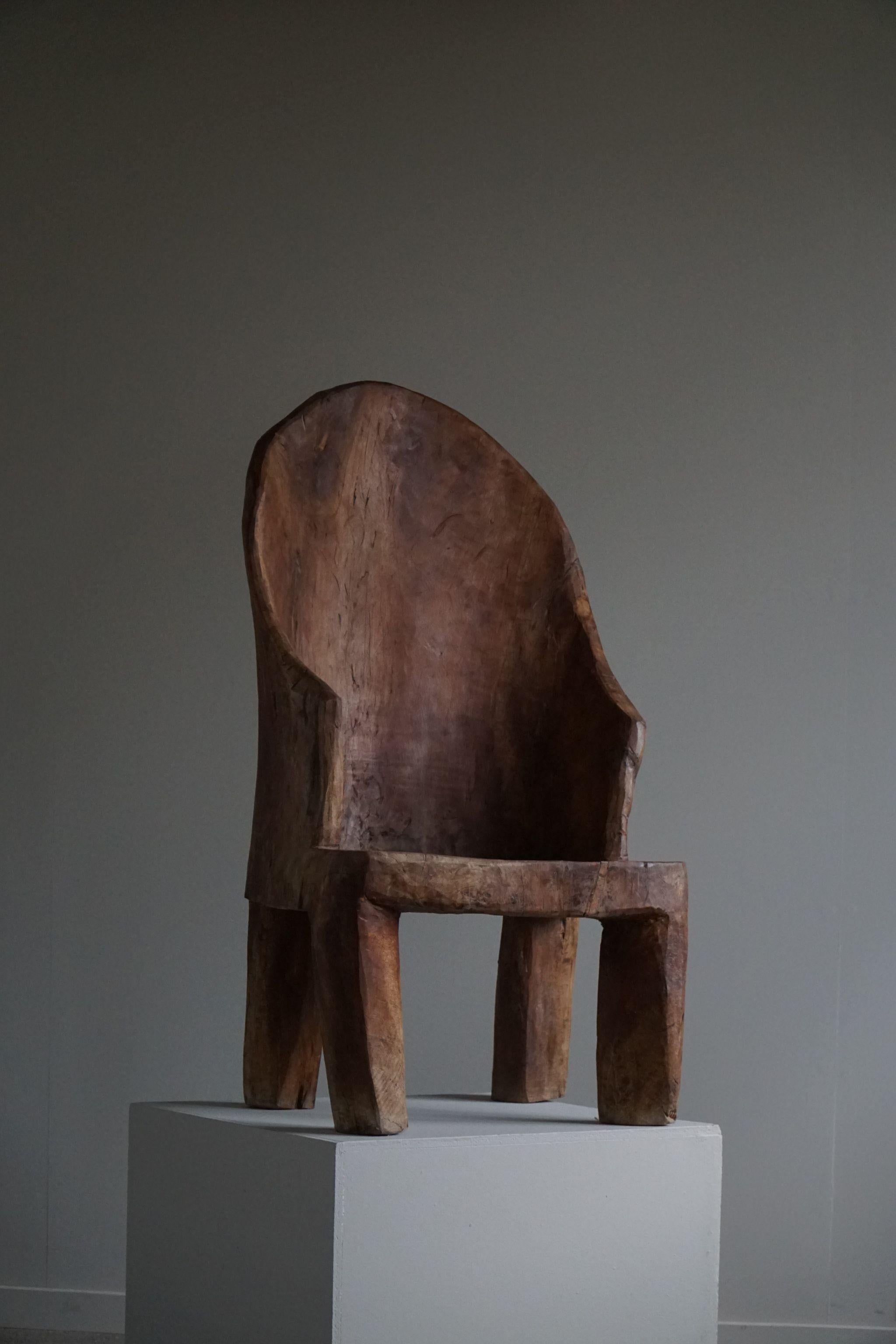 Primitive handgefertigter Naga-Stuhl mit organischer hoher Rückenlehne aus massivem Teakholz, Wabi Sabi-Stil im Angebot 5