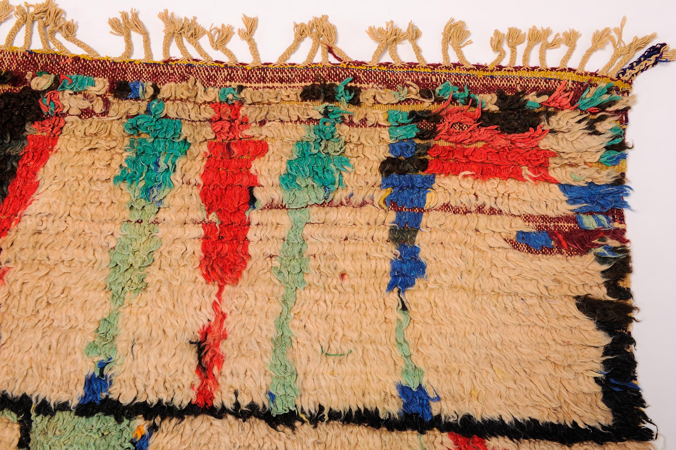  Marokkanischer primitiver Azilalteppich als modernes Kunstwerk mit Schafspelzflor (Wolle) im Angebot