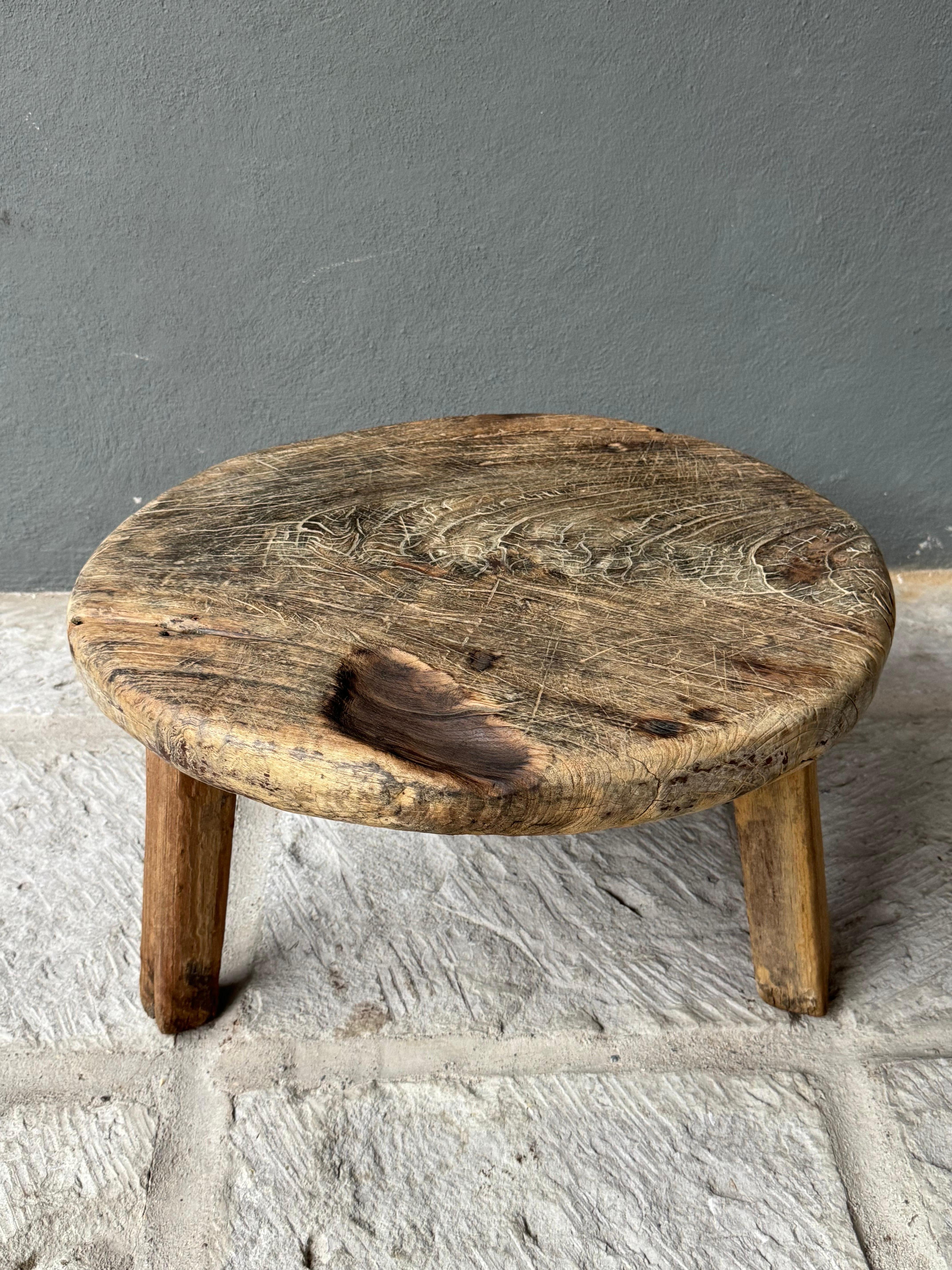 Primitive Hardwood Round Table From Central Yucatan, Late 20th Century For Sale 4