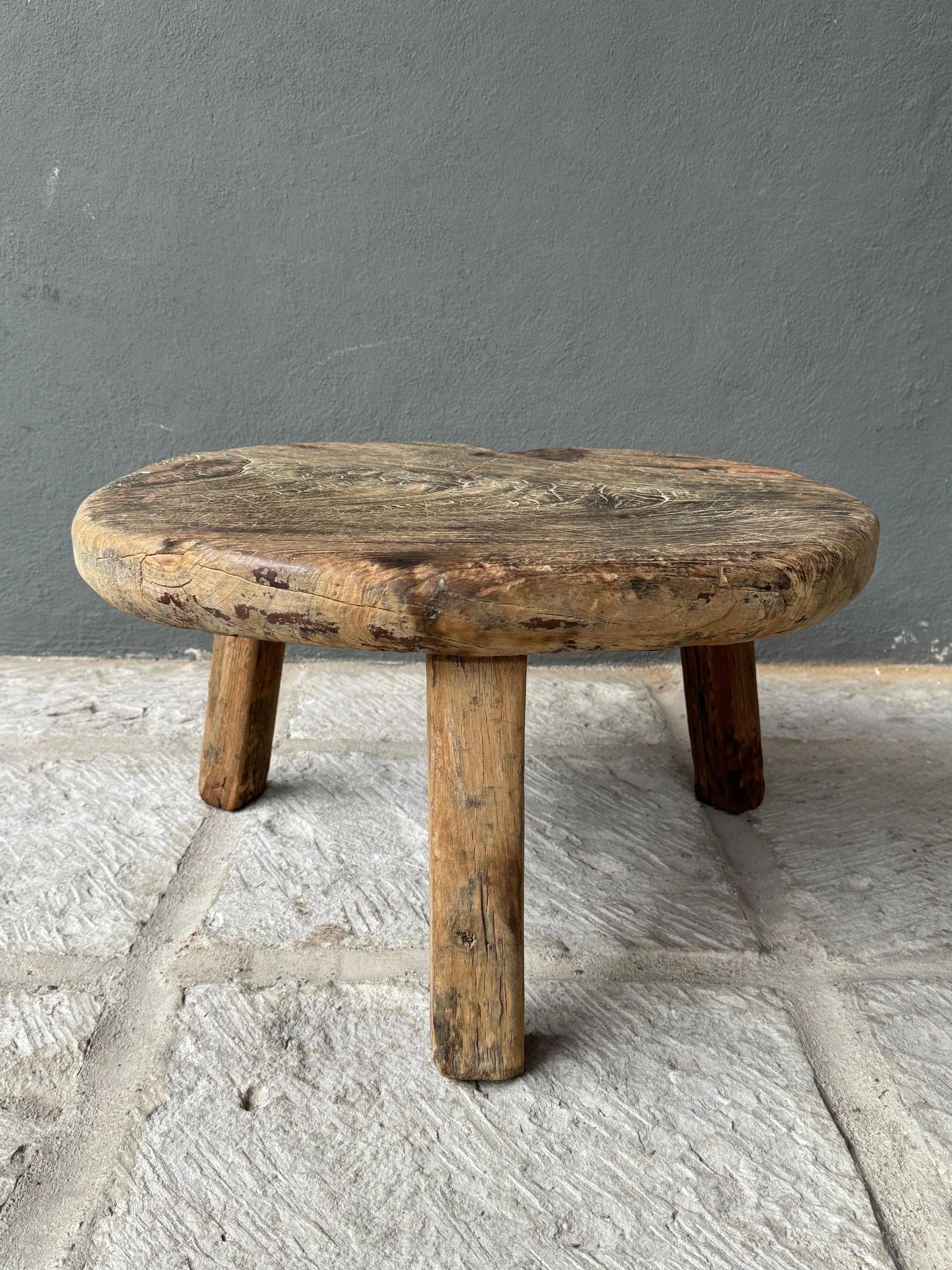 Hand-Carved Primitive Hardwood Round Table From Central Yucatan, Late 20th Century For Sale