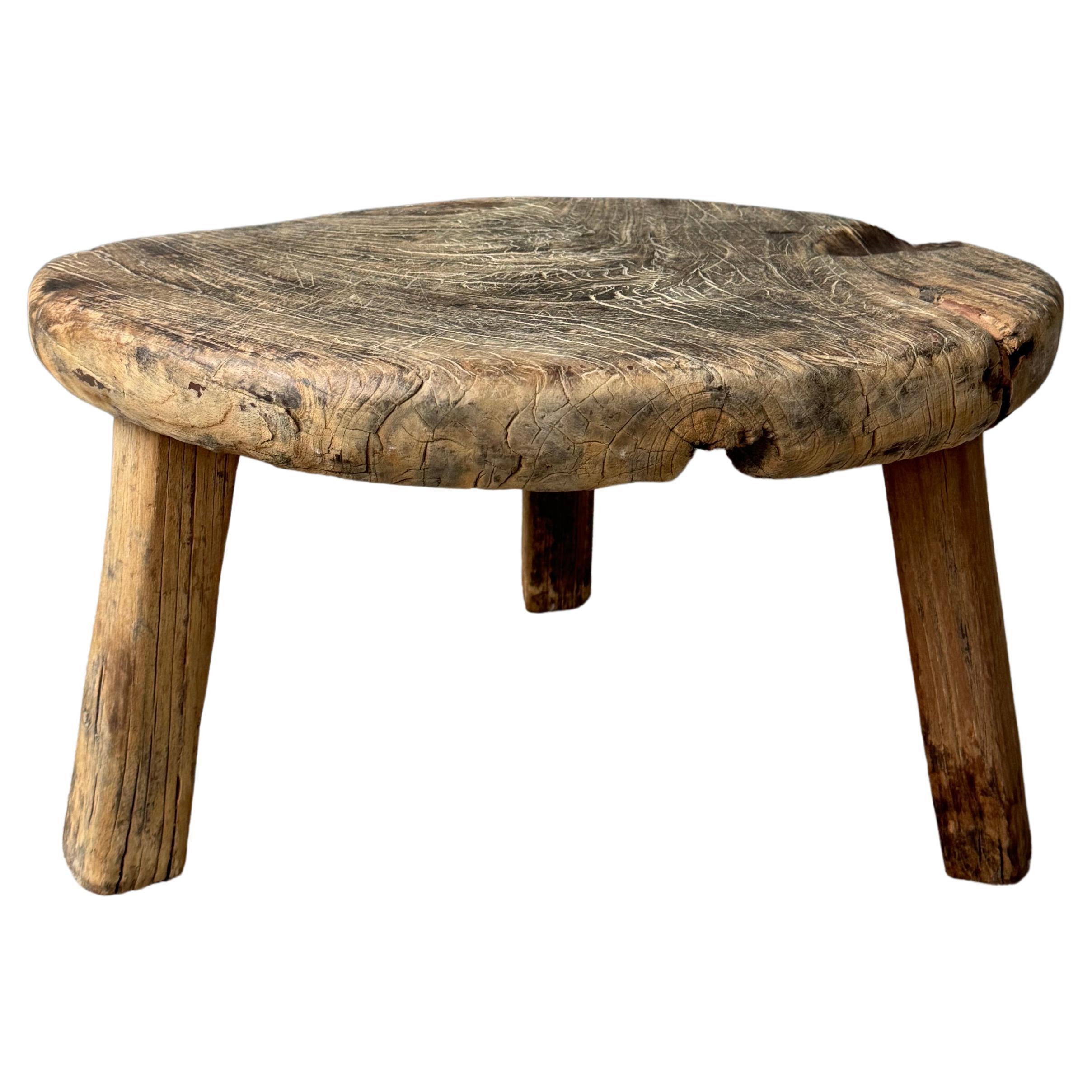 Table ronde primitive en bois dur du Yucatan central, fin du 20e siècle 