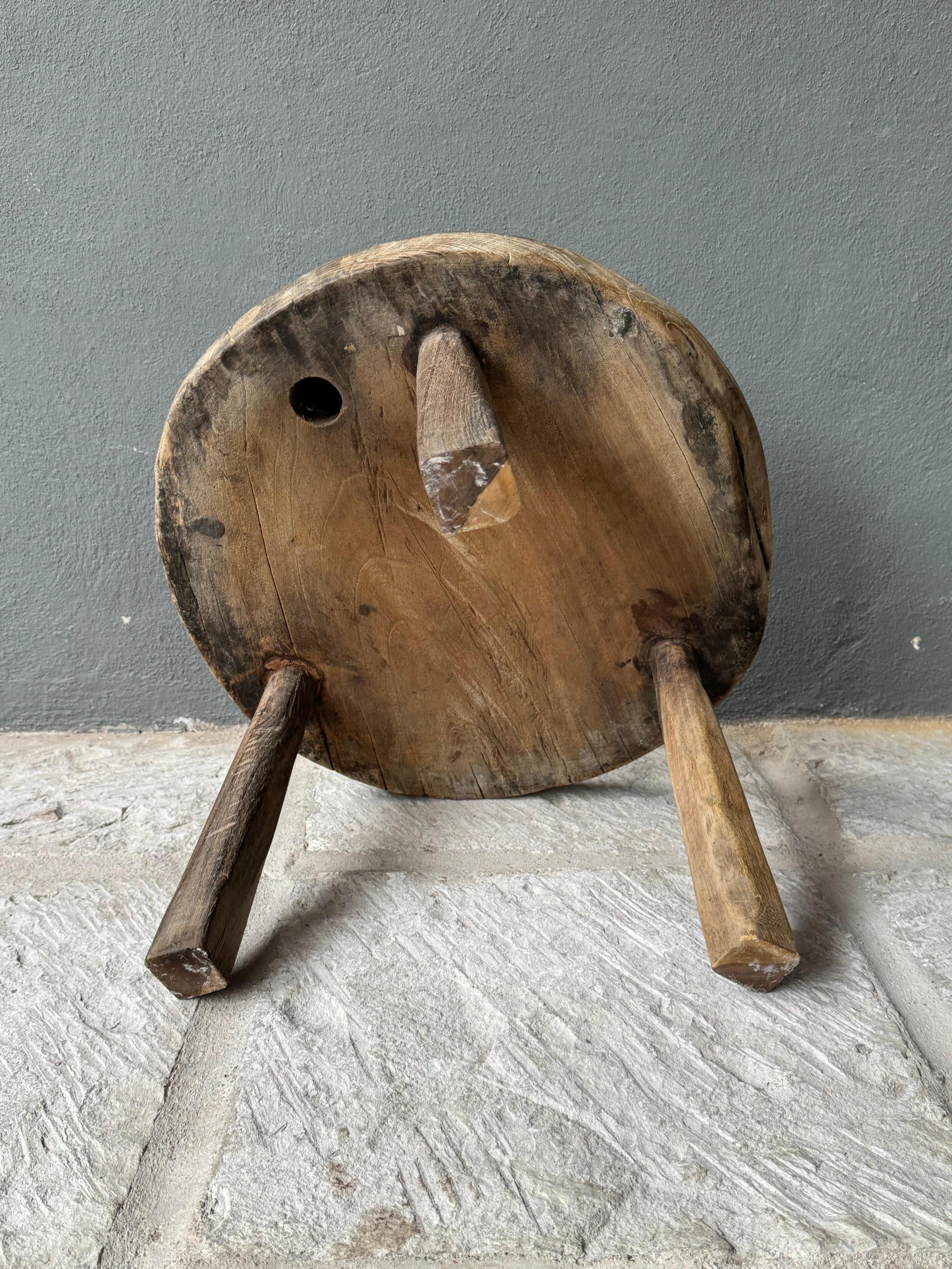 Runder primitiver Tisch aus Hartholz aus dem Zentralen Yucatan, Mexiko, spätes 20. Jahrhundert im Angebot 6