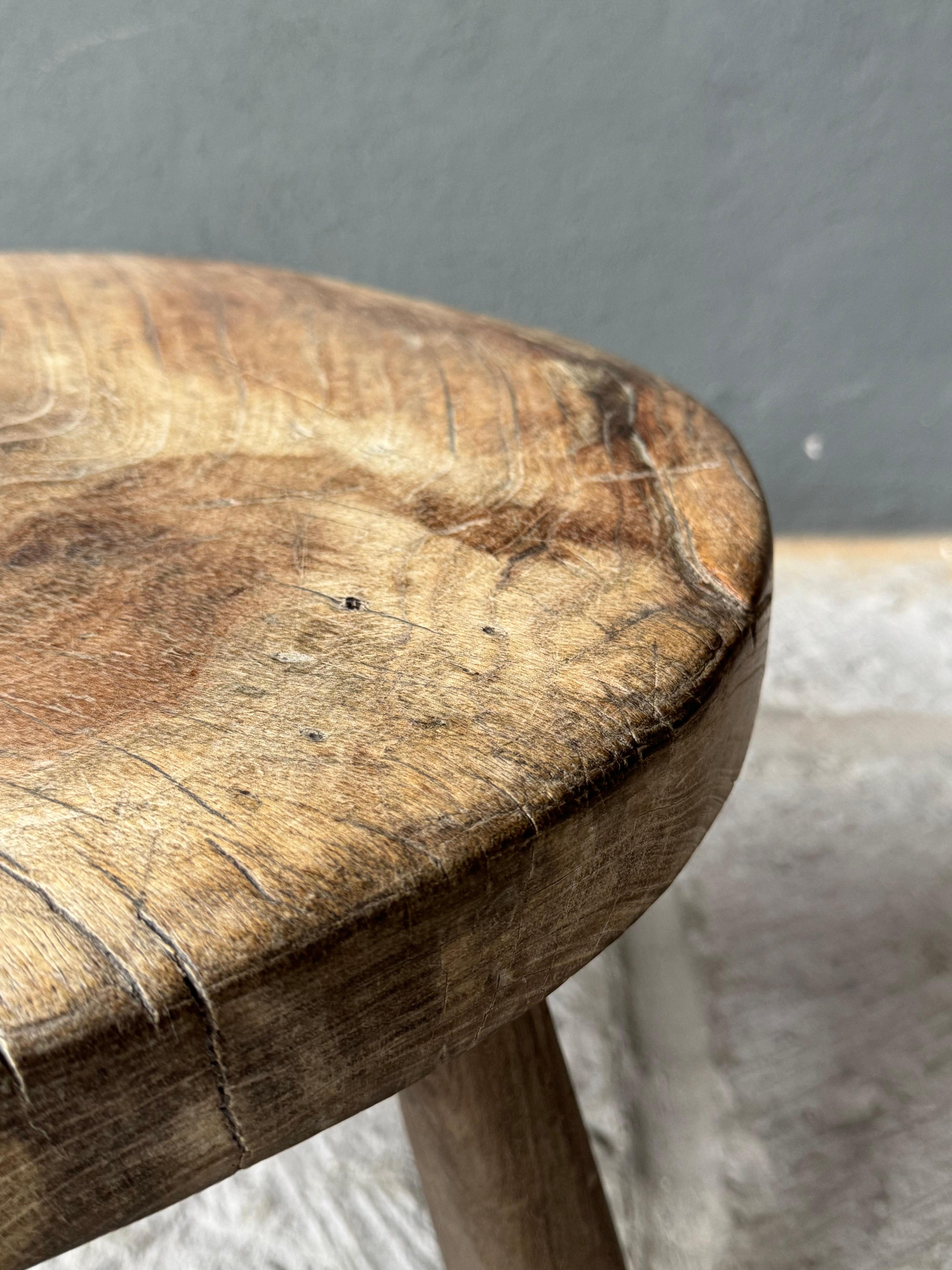 Runder primitiver Tisch aus Hartholz aus dem Zentralen Yucatan, Mexiko, spätes 20. Jahrhundert im Angebot 3