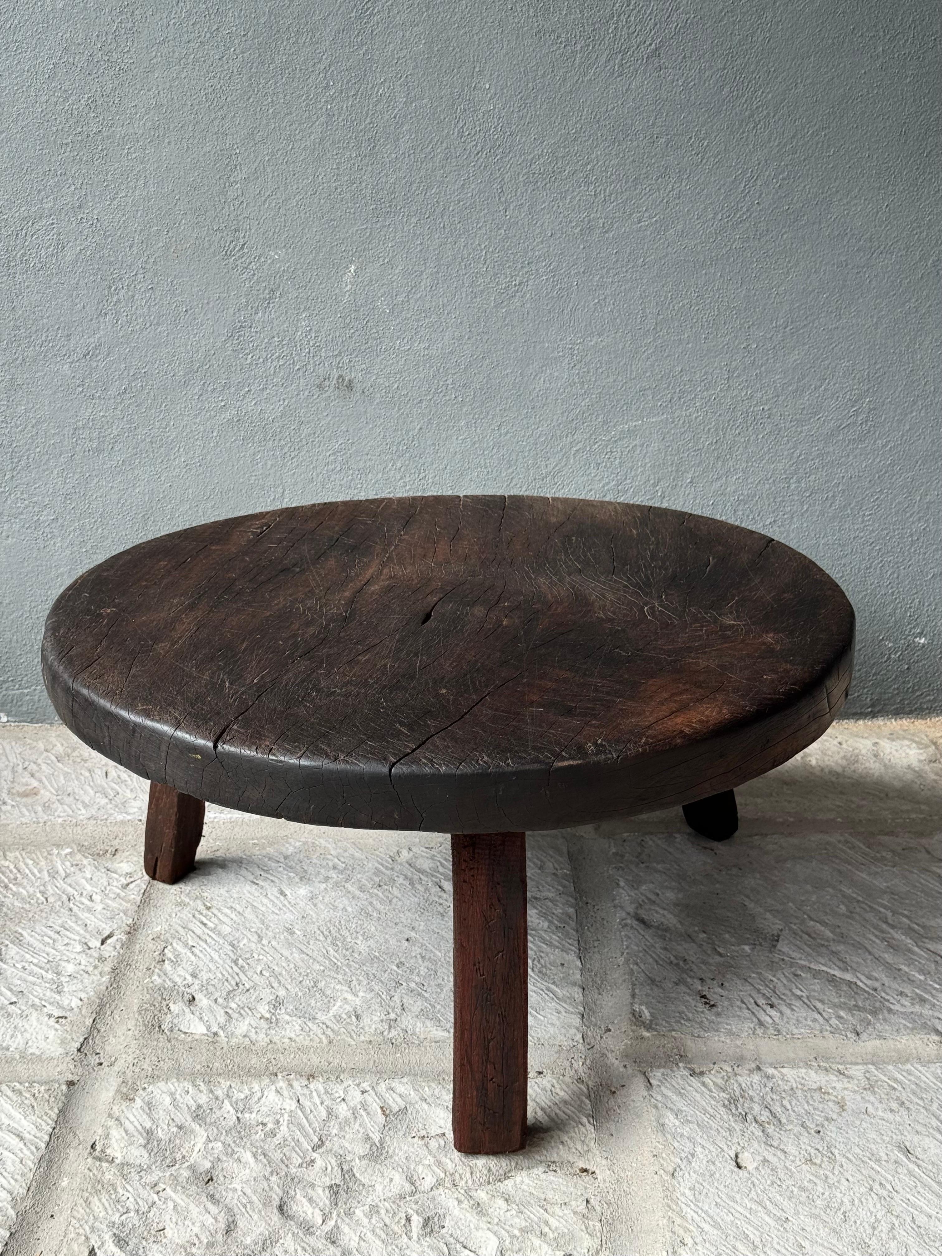 Primitive Hardwood Round Table From Central Yucatan, Mexico, Mid 20th Century For Sale 4