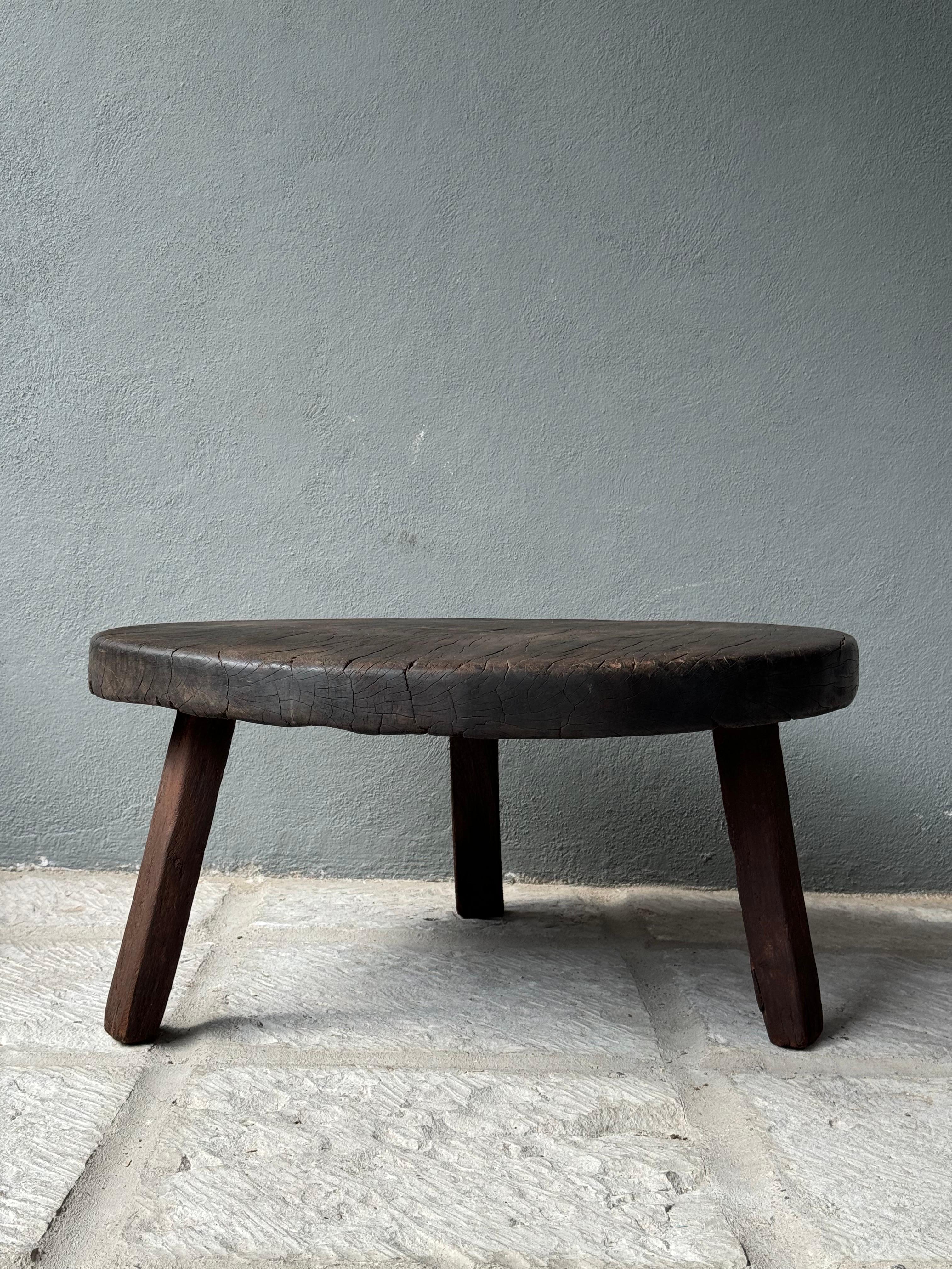 Primitive hardwood round table from the Central Yucatan area, Mexico, mid-to-late 1900´s. Excellent wear and color on the table top surface. These tables were hand-carved in the tropical rainforest using heavy machetes and perfected by way of sharp