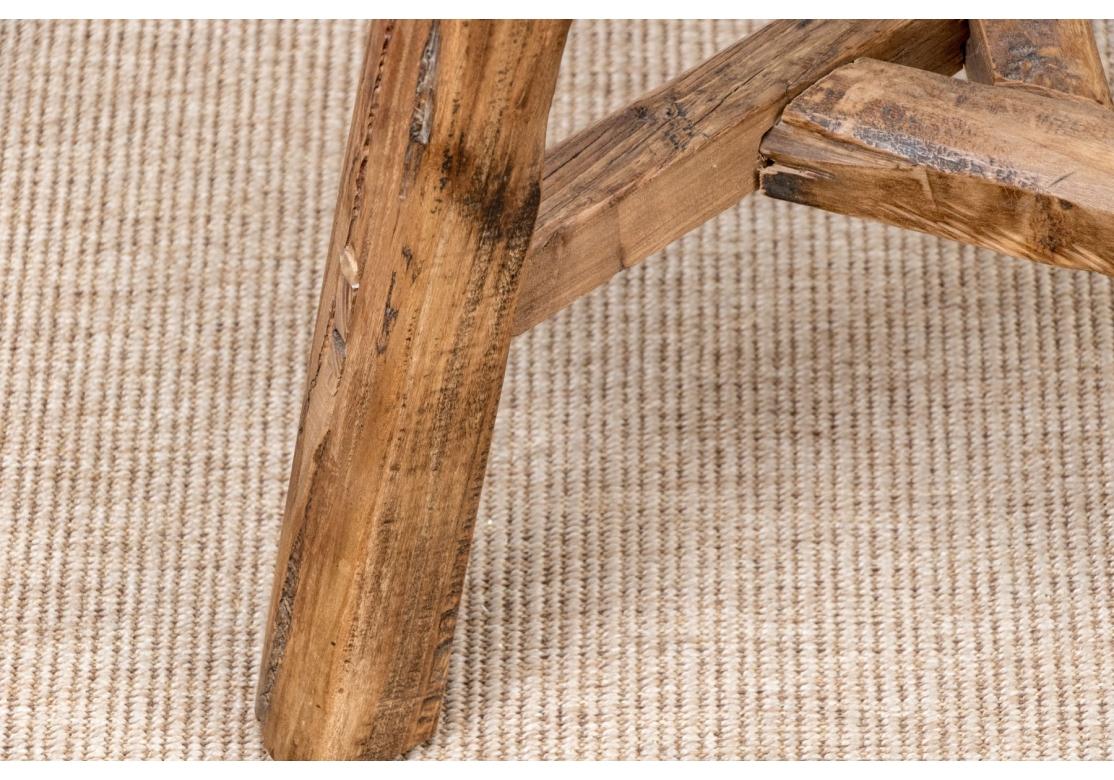 Primitive Hardwood Stool/ Table With Trunk Slab Top (19. Jahrhundert) im Angebot