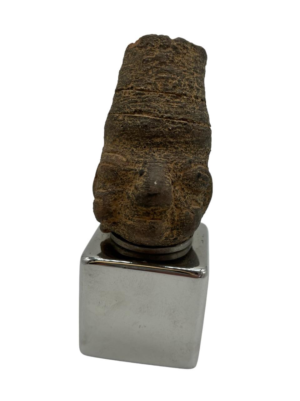 Primitive Head Figure From the Pre-Columbian Period Made of Stone In Distressed Condition For Sale In North Miami, FL