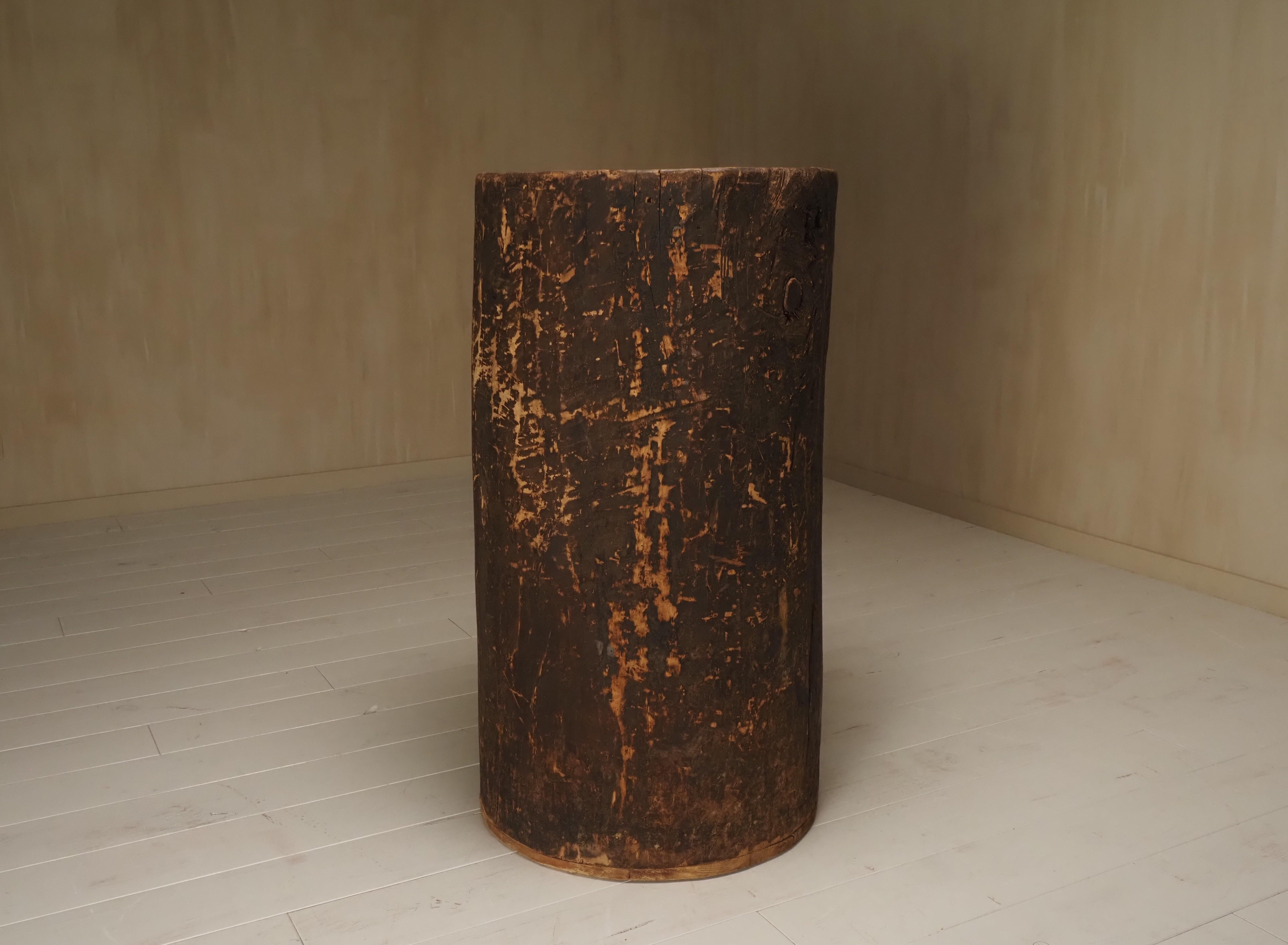 Très grande jardinière en tronc d'arbre creusé
Primitif, style wabi sabi