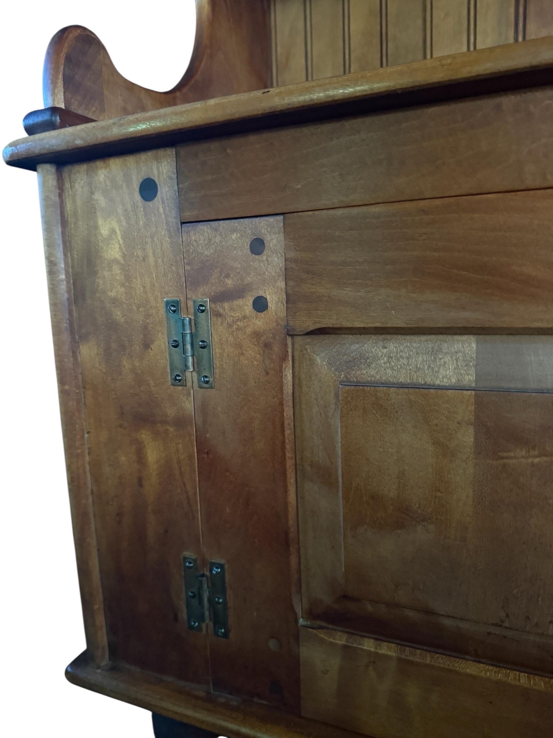 Primitive Hutch Baker's Cabinet en vente 3