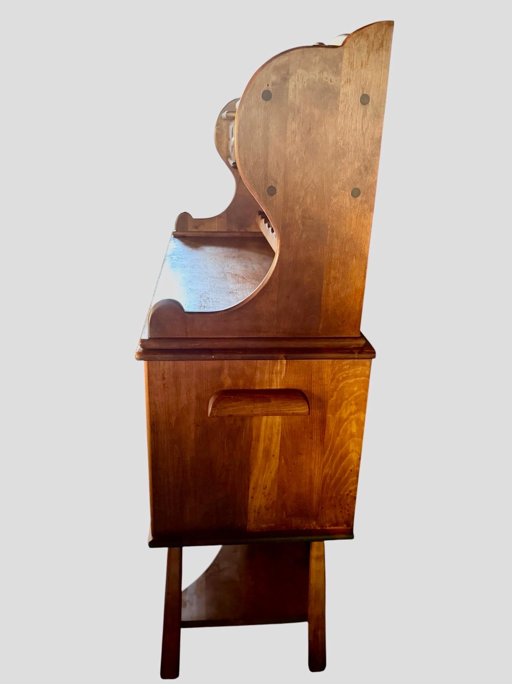20ième siècle Primitive Hutch Baker's Cabinet en vente