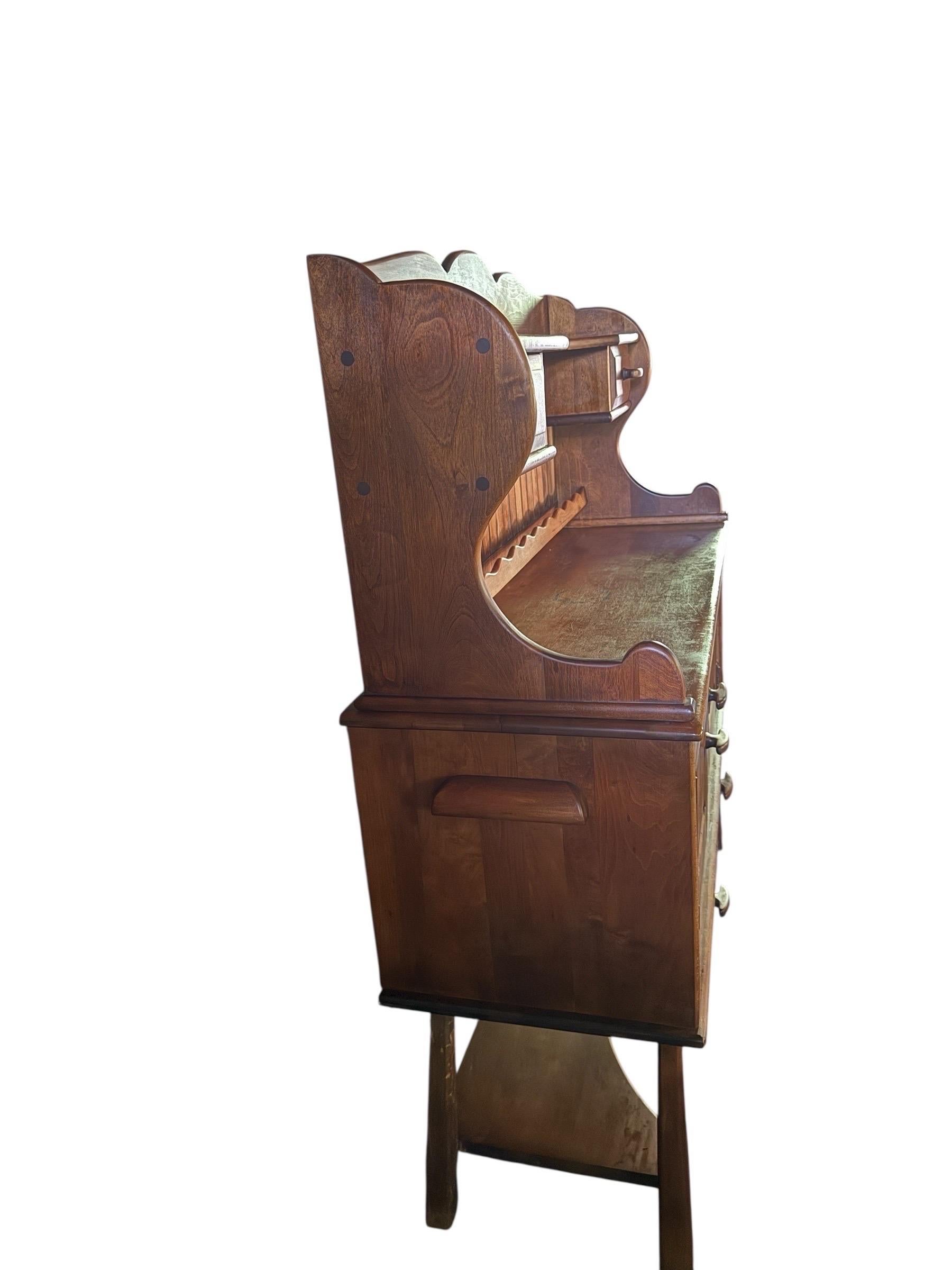 Bois Primitive Hutch Baker's Cabinet en vente