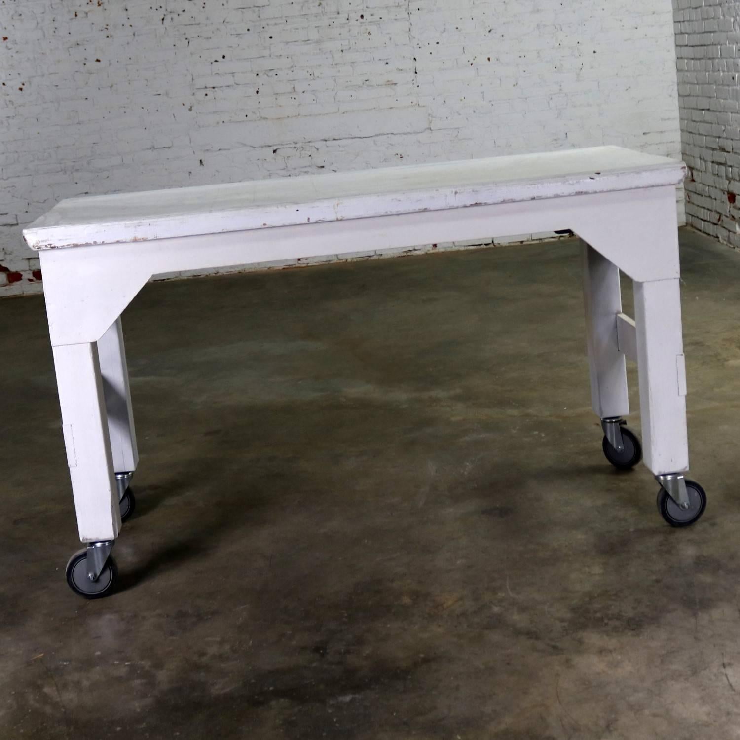 Primitive Industrial Farmhouse Style White Painted Rolling Work Table Island In Distressed Condition In Topeka, KS