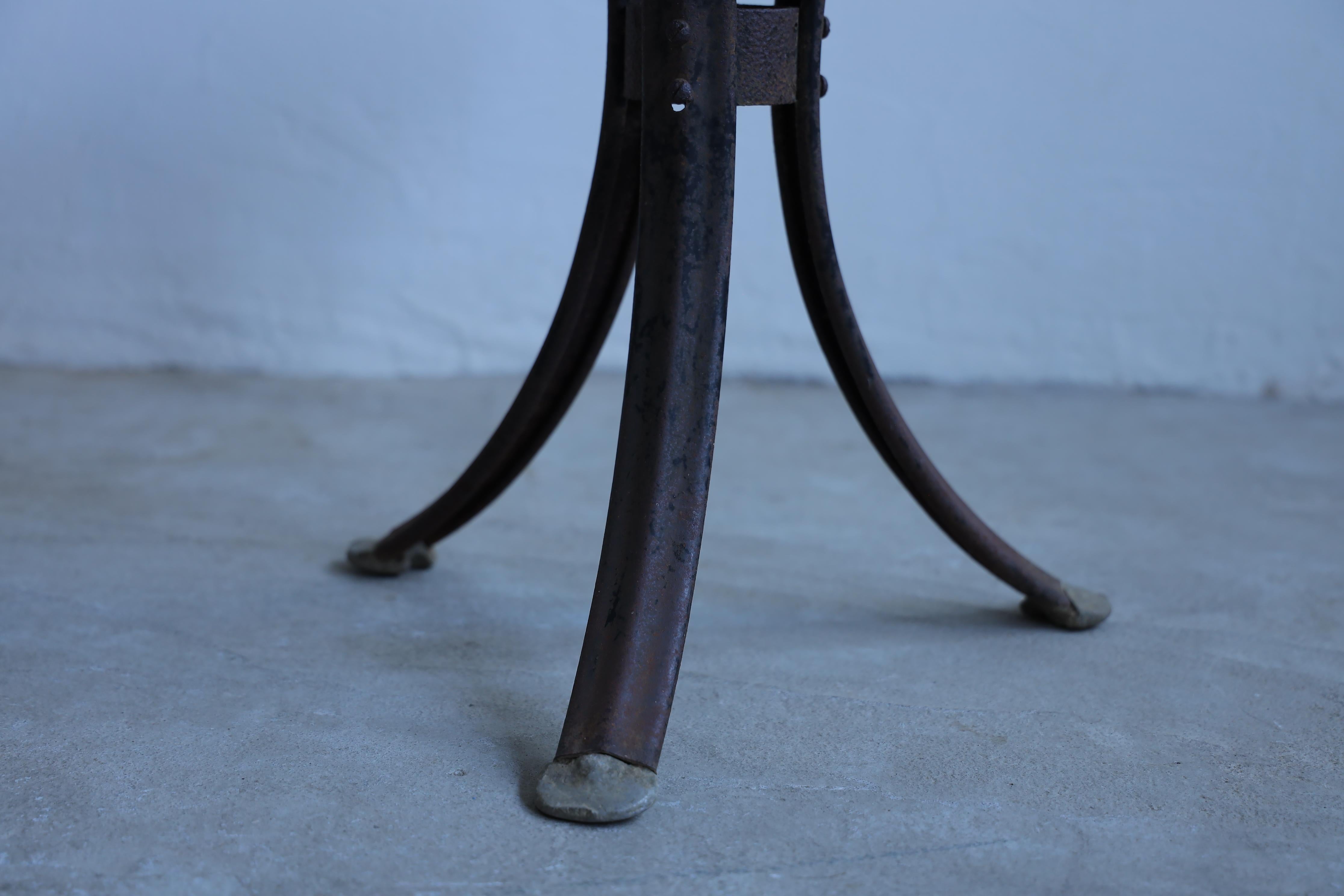 Stand de fleurs japonais primitif, tabourets en bois, Wabi-Sabi Bon état - En vente à Katori-Shi, 12