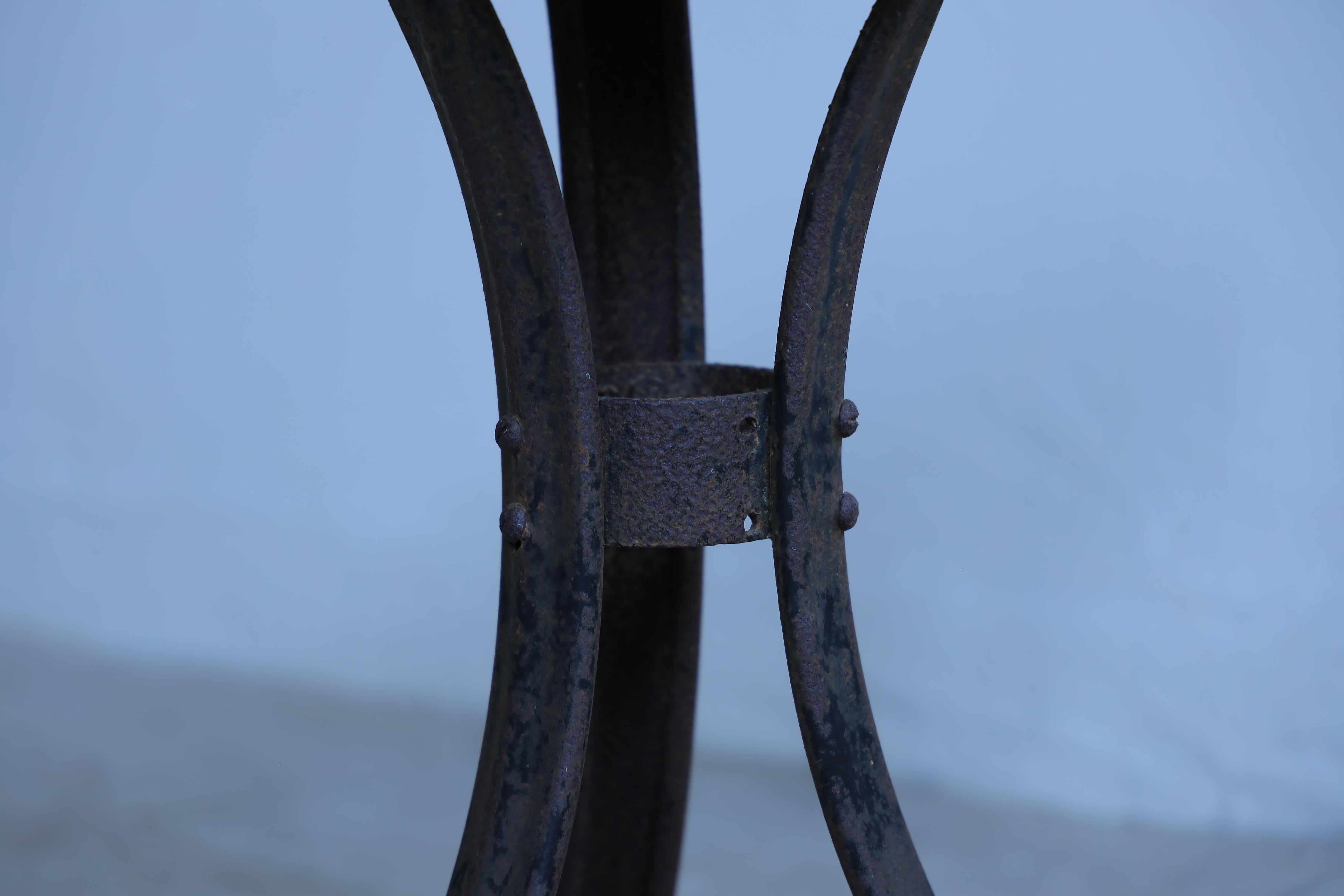 Stand de fleurs japonais primitif, tabourets en bois, Wabi-Sabi en vente 1