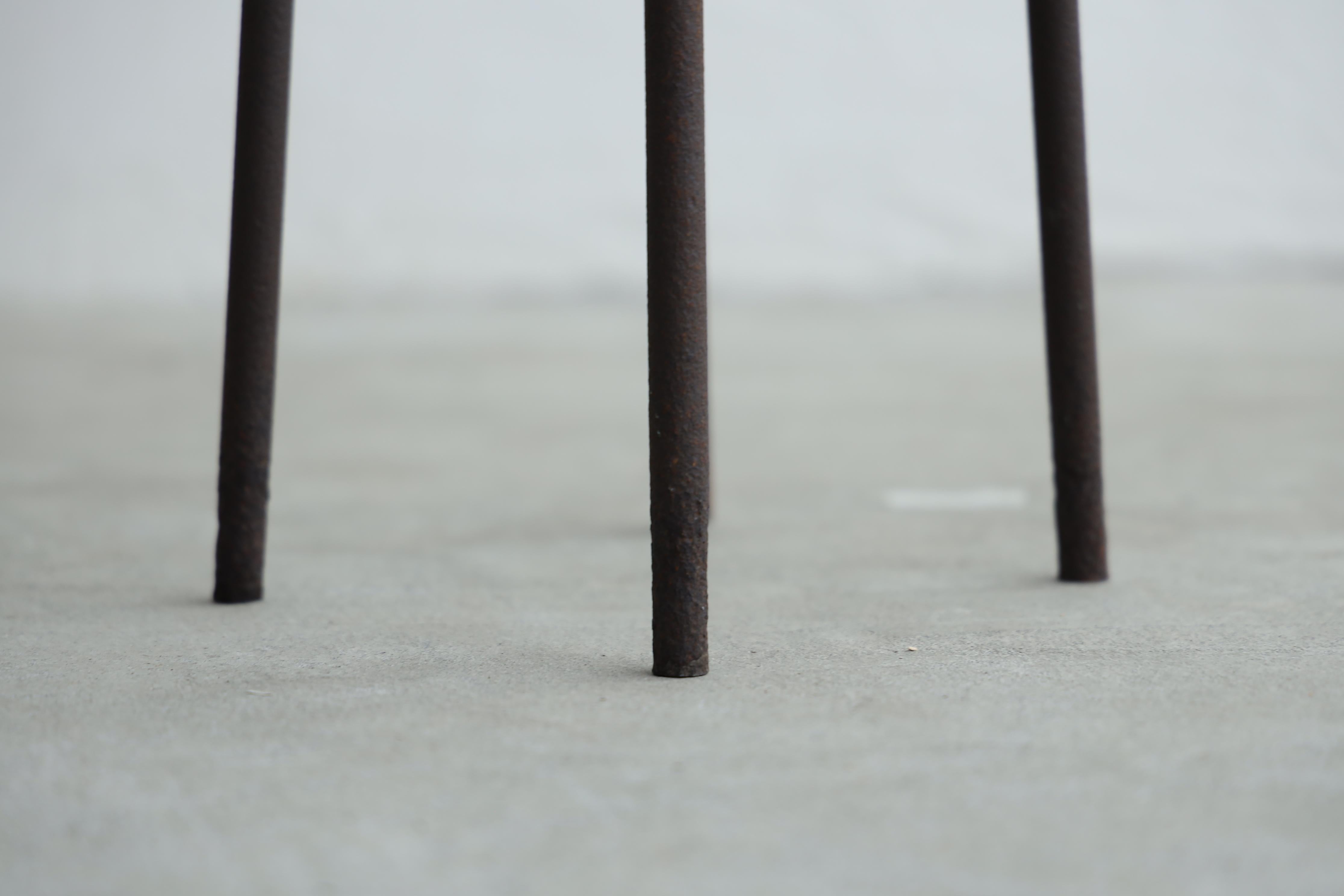 Taisho Tabourets japonais primitifs Wabi-Sabi en vente