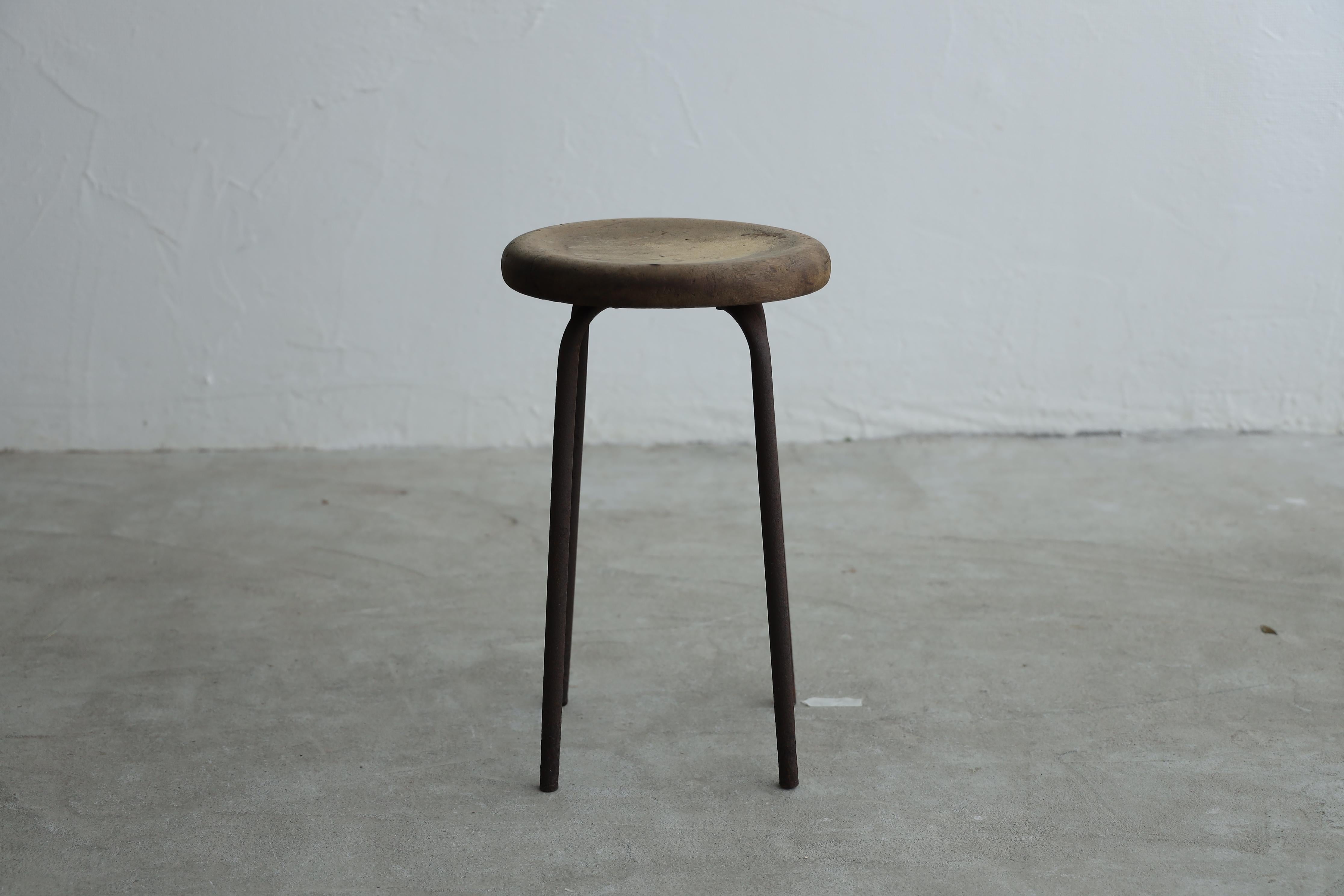 20ième siècle Tabourets japonais primitifs Wabi-Sabi en vente