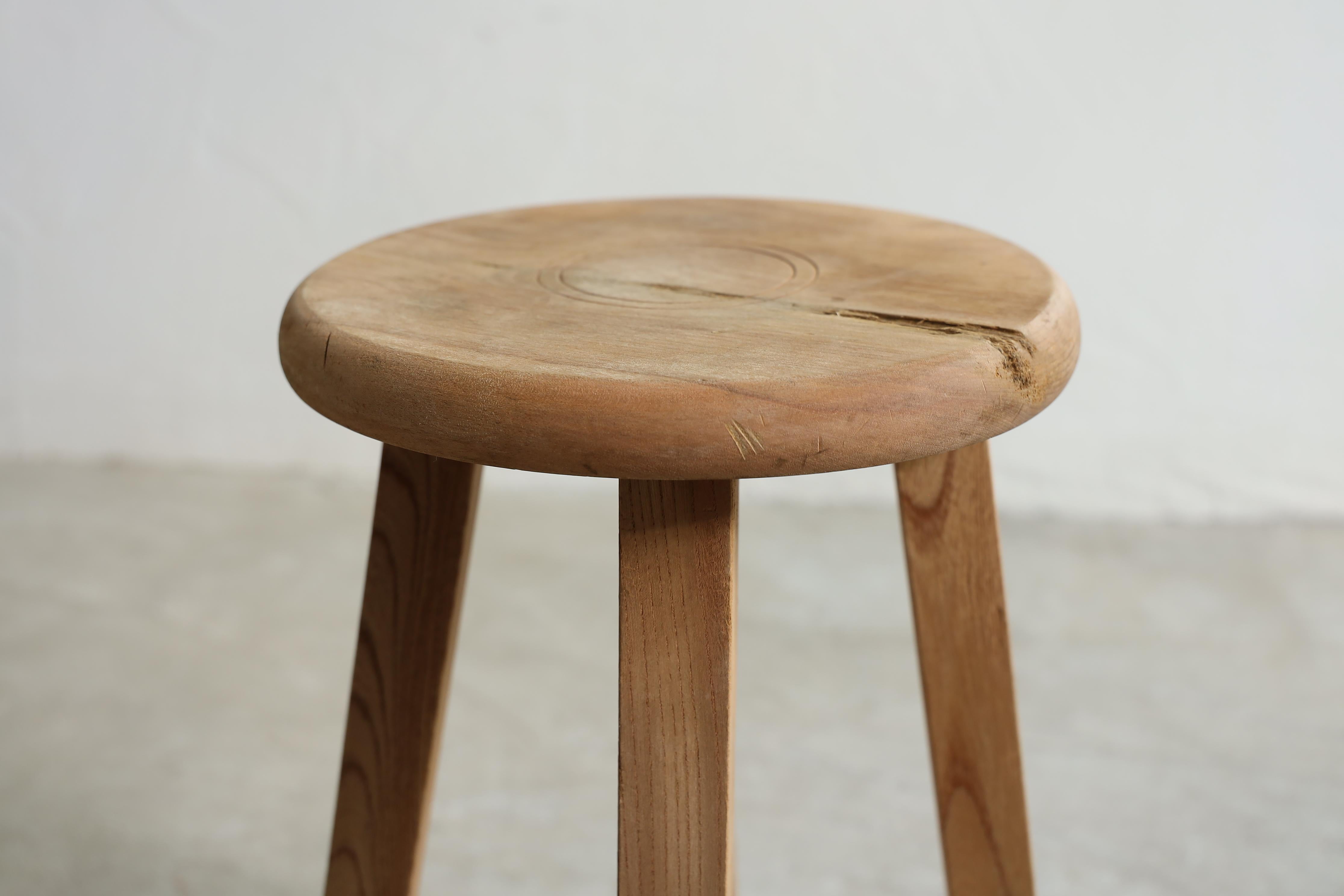 Primitive japanische Holzhocker, Wabi-Sabi, Japandi im Angebot 1