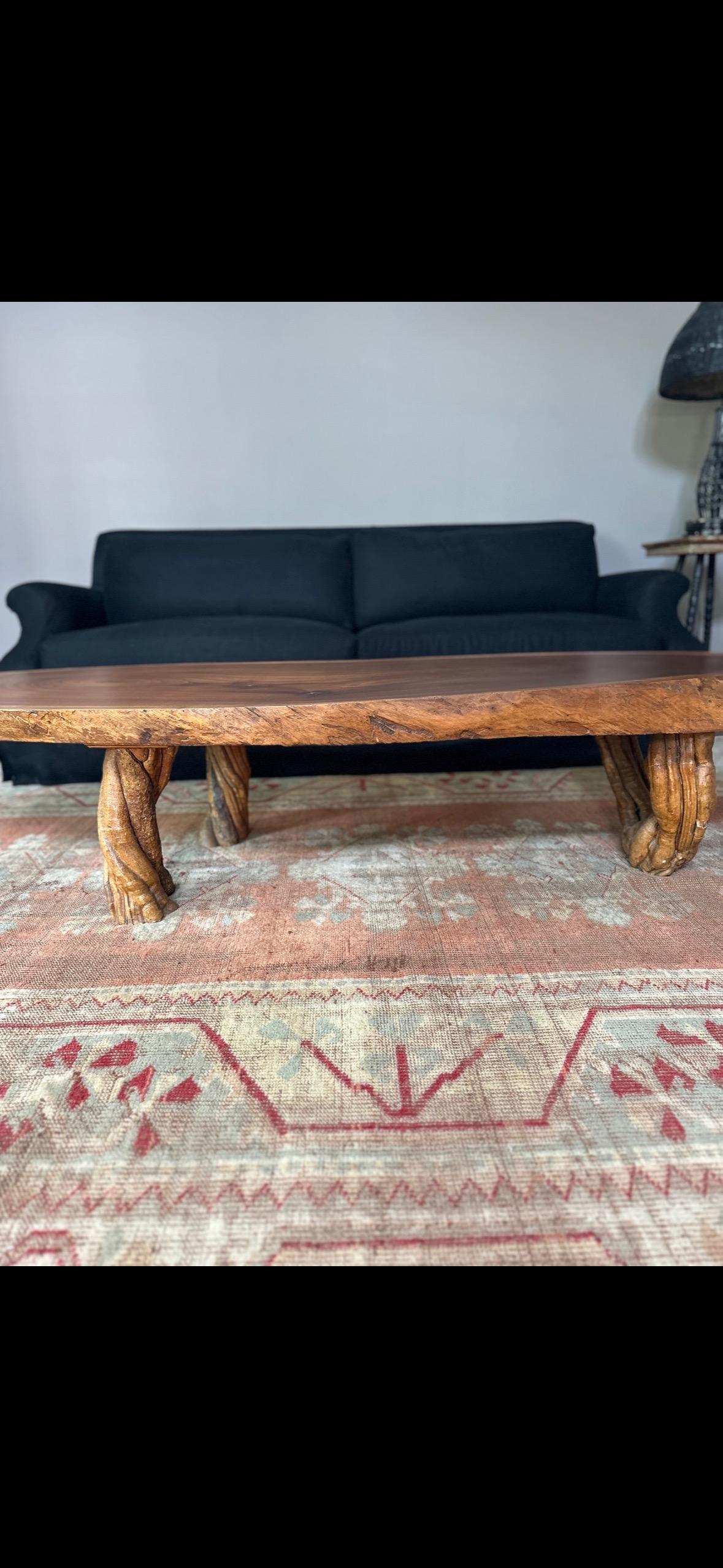 Primitif Table basse primitive en dalles à bords vifs en vente