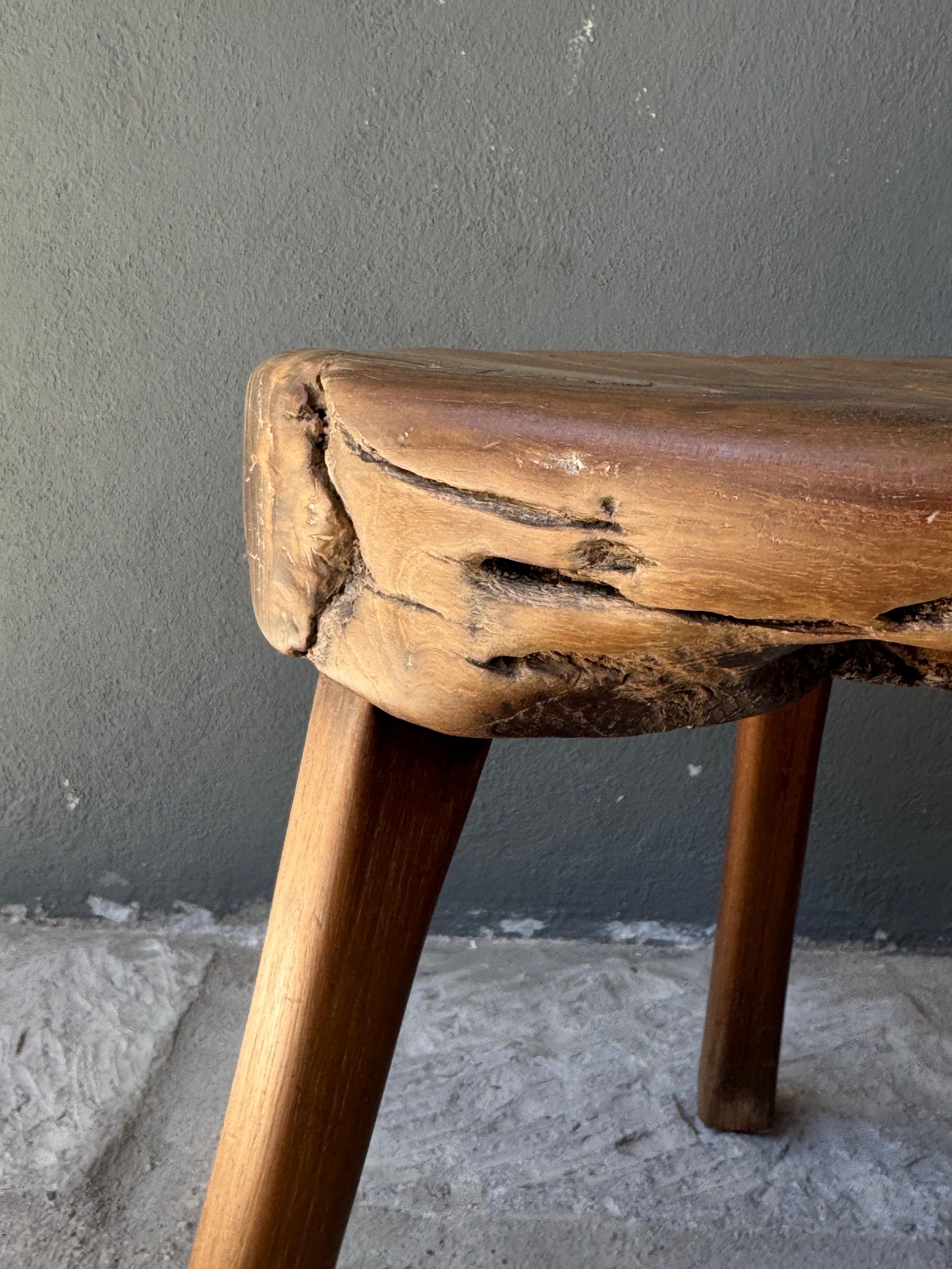 Primitive Low Round Table From Yucatan In Good Condition For Sale In San Miguel de Allende, Guanajuato
