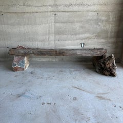 Panchina primitiva in legno di mesquite e pietra a cura di AMBIANIC