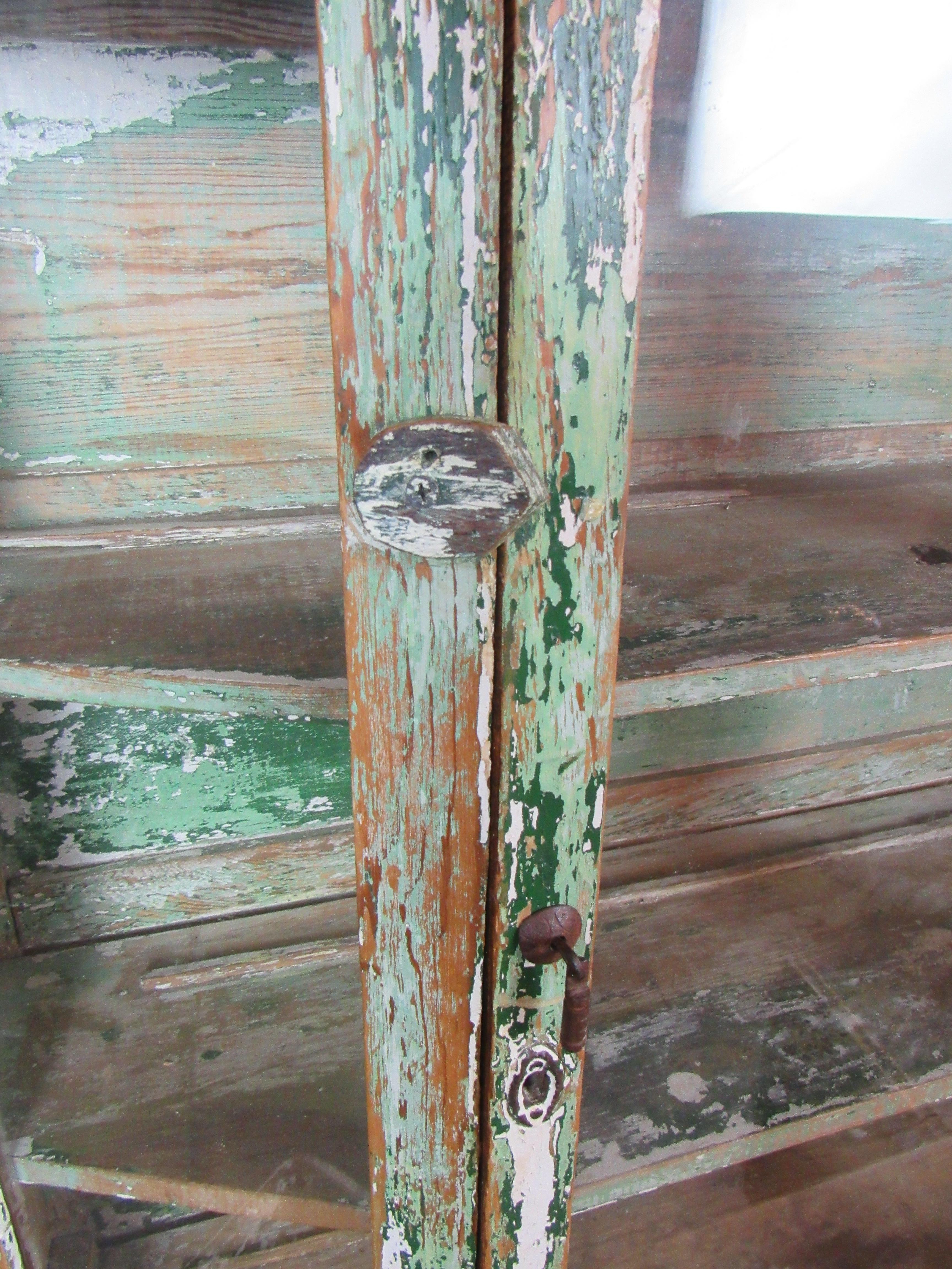Primitive Mexican Distressed Vintage Pine Hutch In Good Condition In Brooklyn, NY