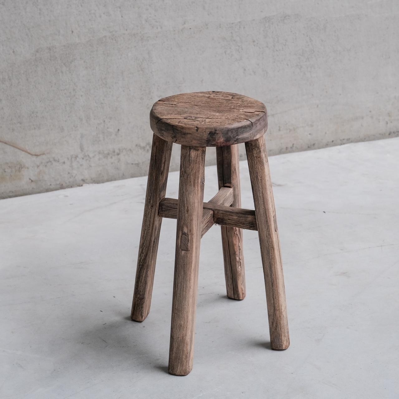 Français Tabouret ou table d'appoint en bois primitif du milieu du siècle dernier en vente