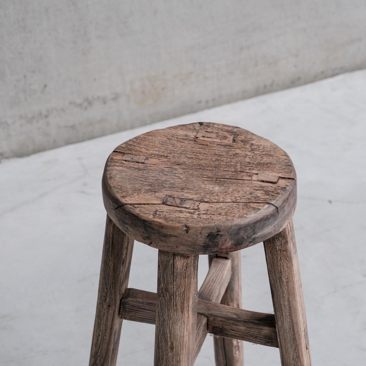 Tabouret ou table d'appoint en bois primitif du milieu du siècle dernier Bon état - En vente à London, GB