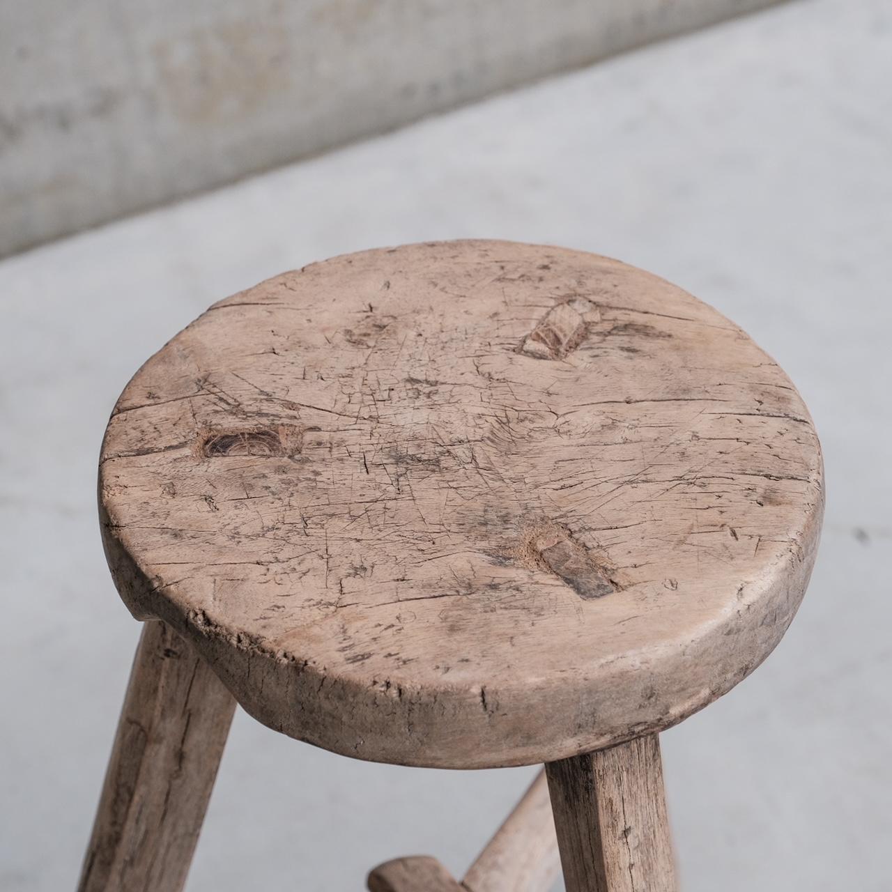 Milieu du XXe siècle Tabouret ou table d'appoint en bois primitif du milieu du siècle dernier en vente