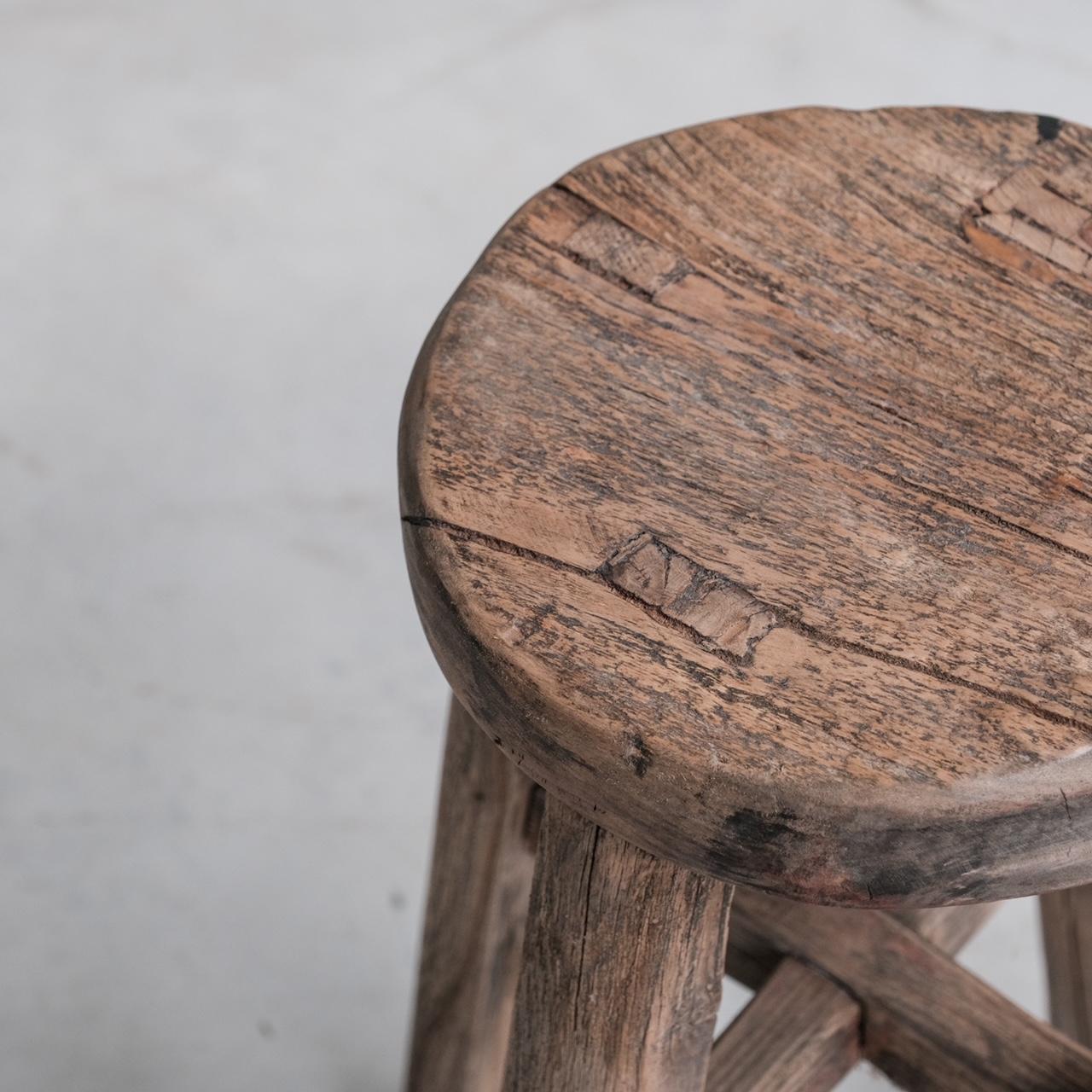 Milieu du XXe siècle Tabouret ou table d'appoint en bois primitif du milieu du siècle dernier en vente
