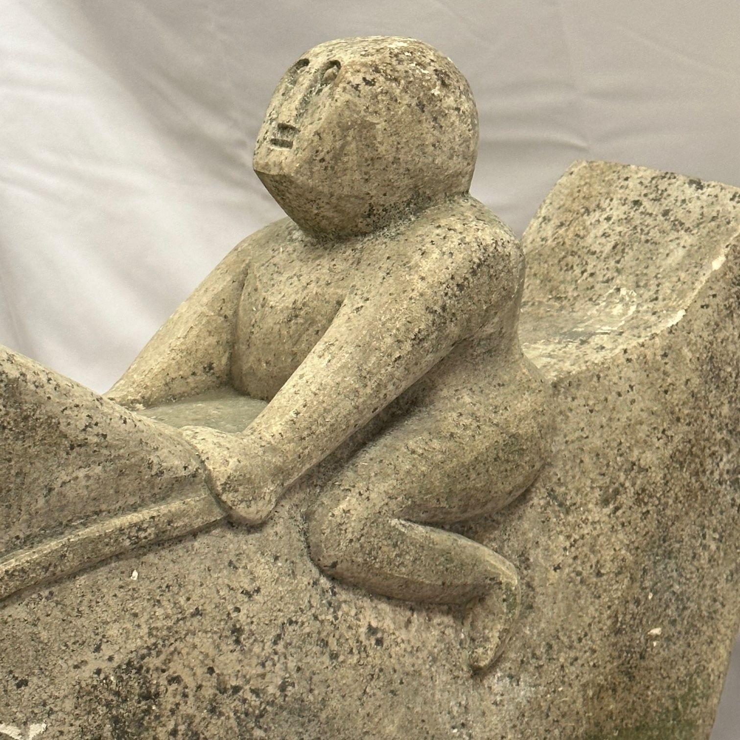 Scultura primitiva in pietra indonesiana della metà del secolo scorso, statua su supporto, 20° sec. in vendita 1