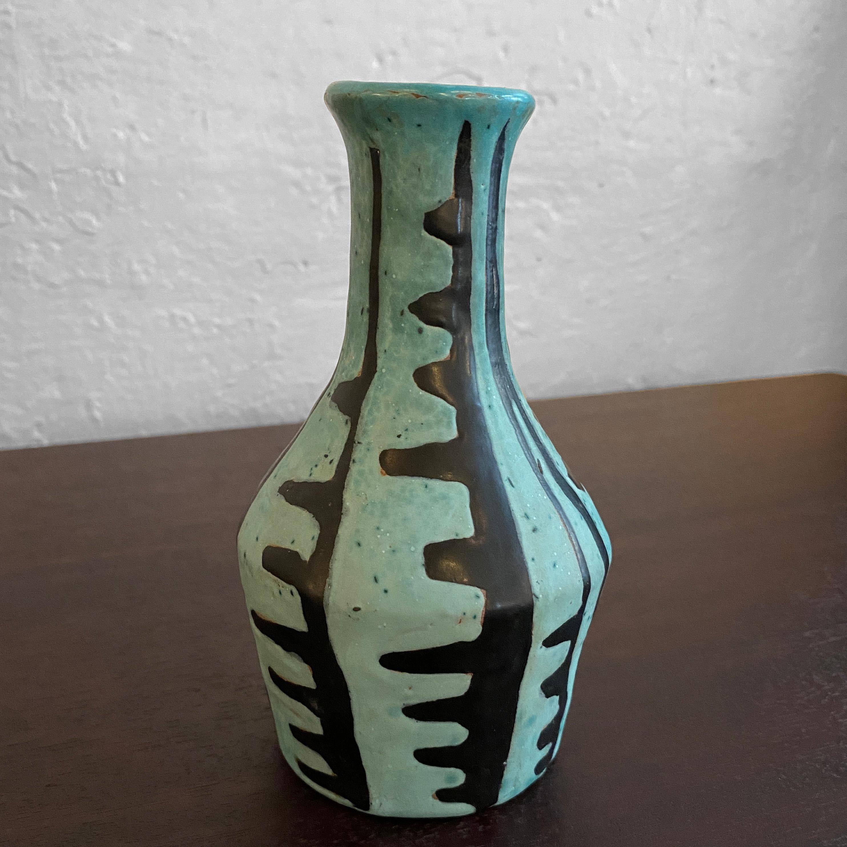 Hongrois Vase en poterie d'art moderne de style tribal par Livia Gorka en vente
