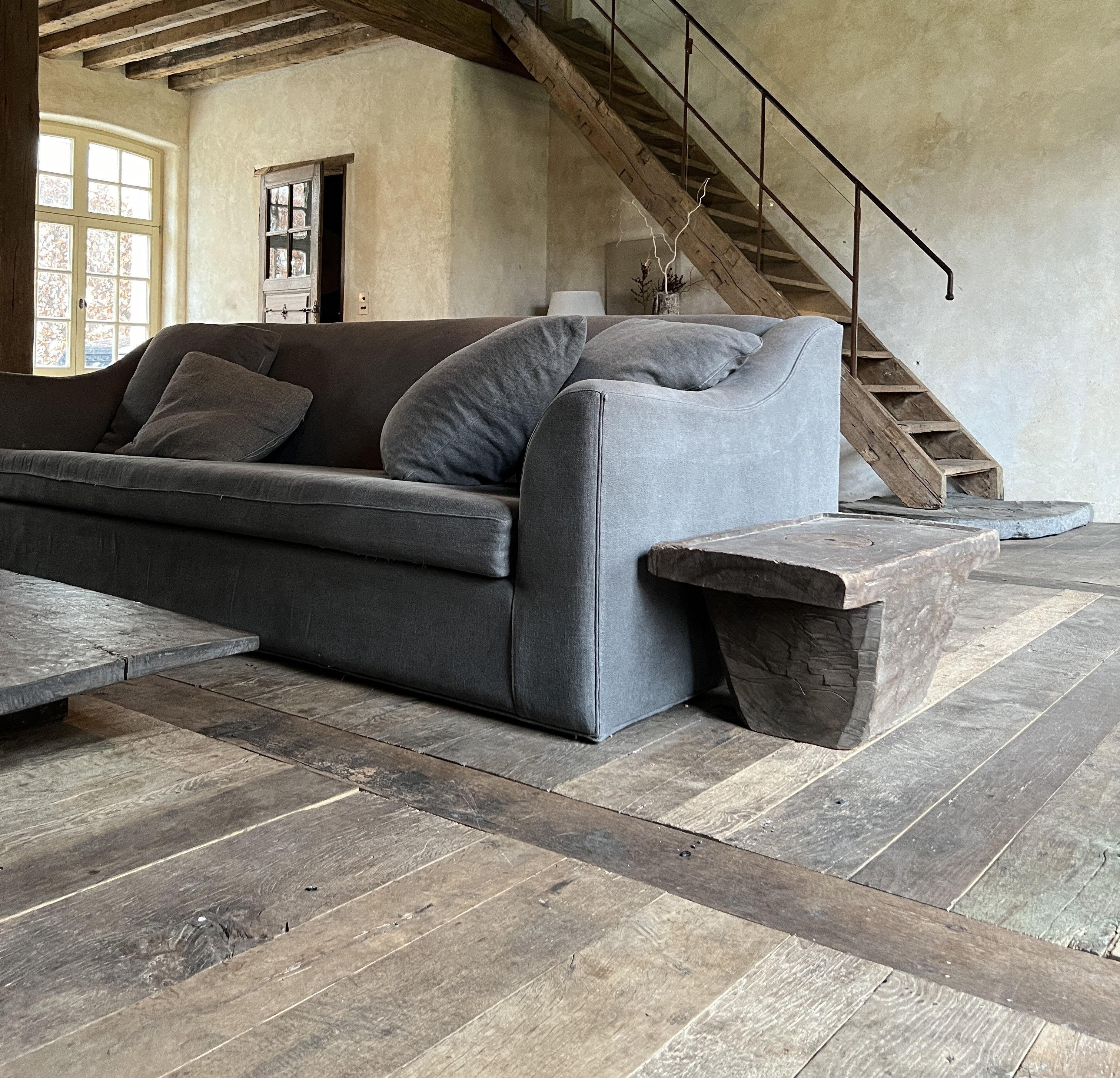 table latérale primitive monoxyle en bois avec mortier en vente 2