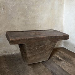 monoxyle wooden mortar sidetable