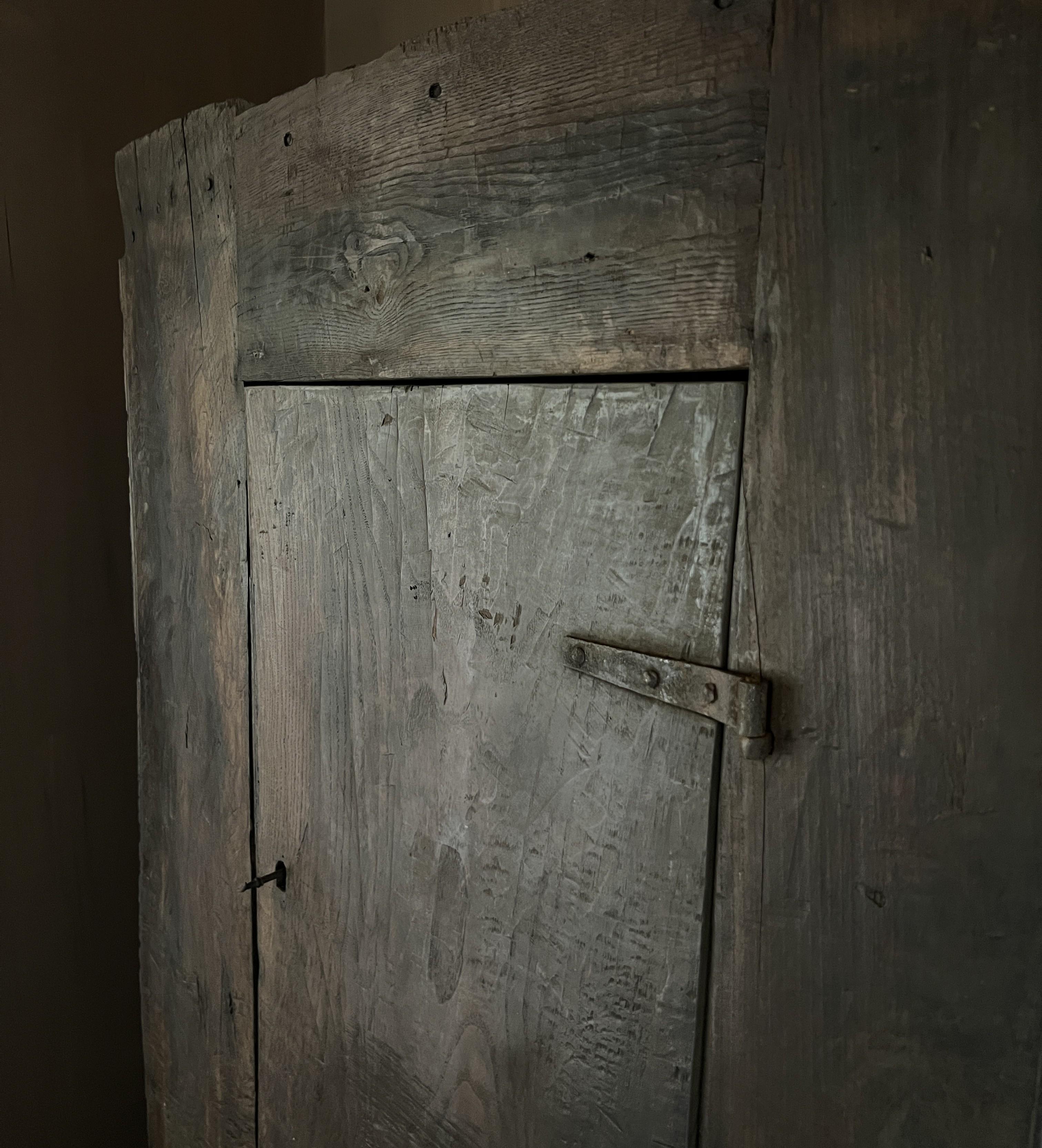 Espagnol Armoire de montagne primitive
