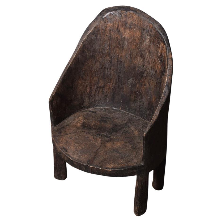 Silla de la tribu orgánica primitiva Naga de teca maciza.