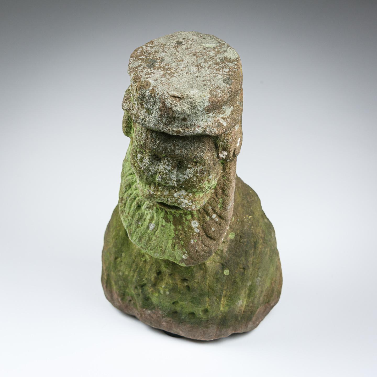 Anglais Buste primitif en pierre sculptée du pays du Nord en vente