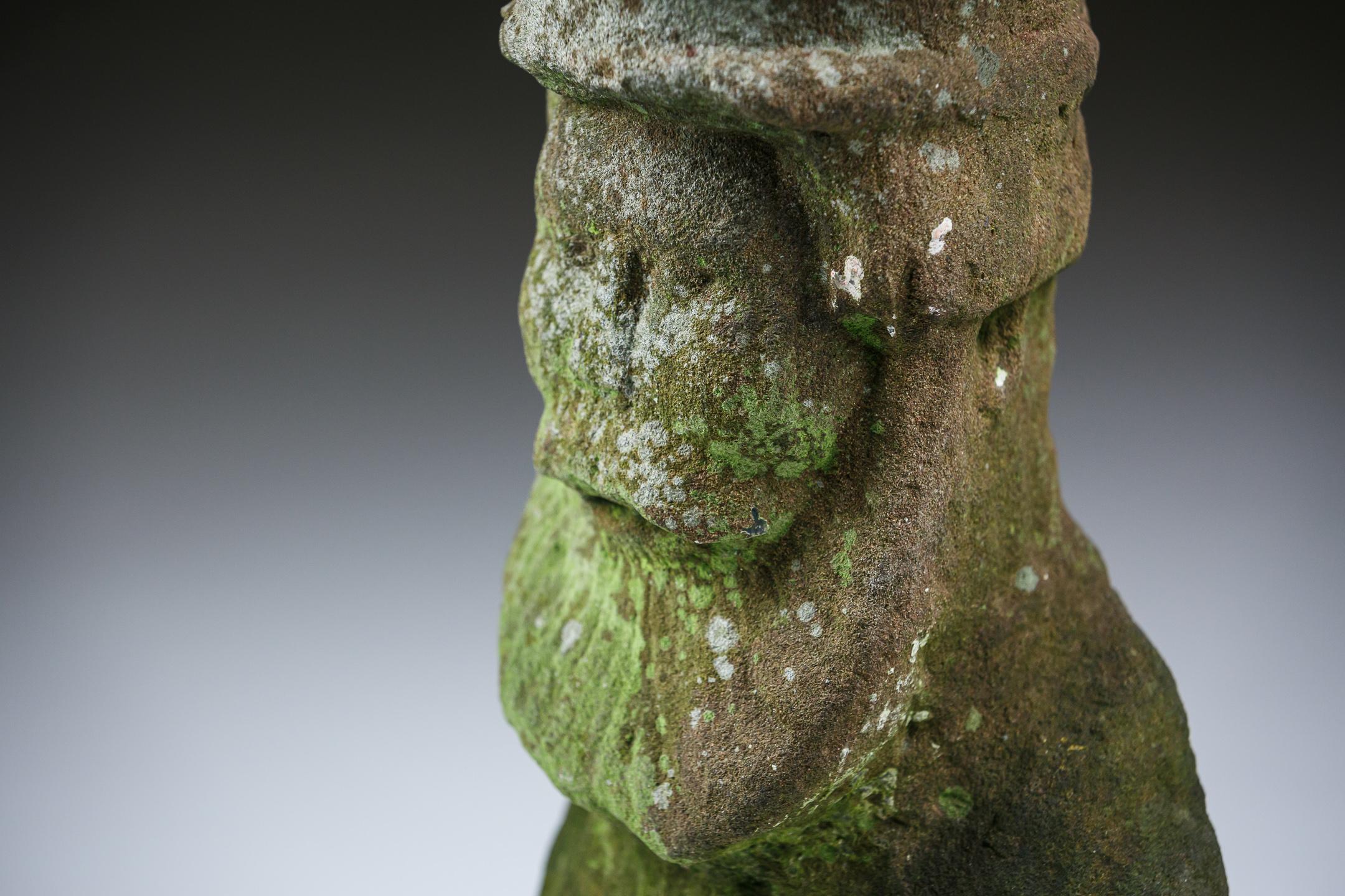 XVIIIe siècle Buste primitif en pierre sculptée du pays du Nord en vente