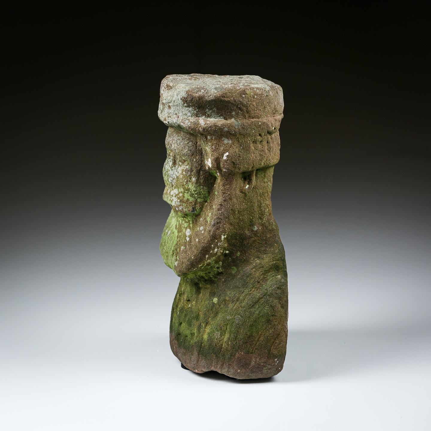 Pierre Buste primitif en pierre sculptée du pays du Nord en vente