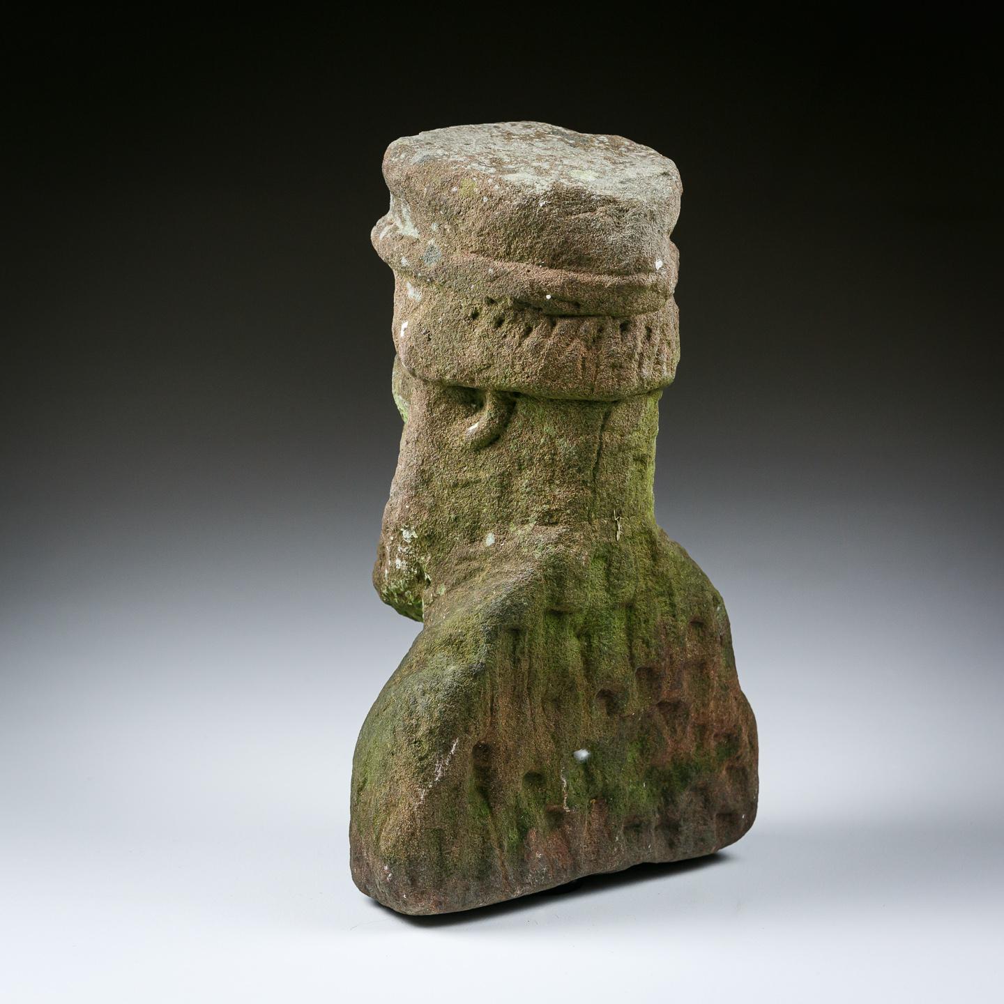 Buste primitif en pierre sculptée du pays du Nord en vente 1