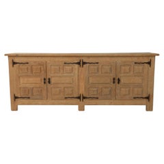 Schlichtes Eichenbuffet mit Beschlägen aus Schmiedeeisen, französisches Design, 1970er Jahre