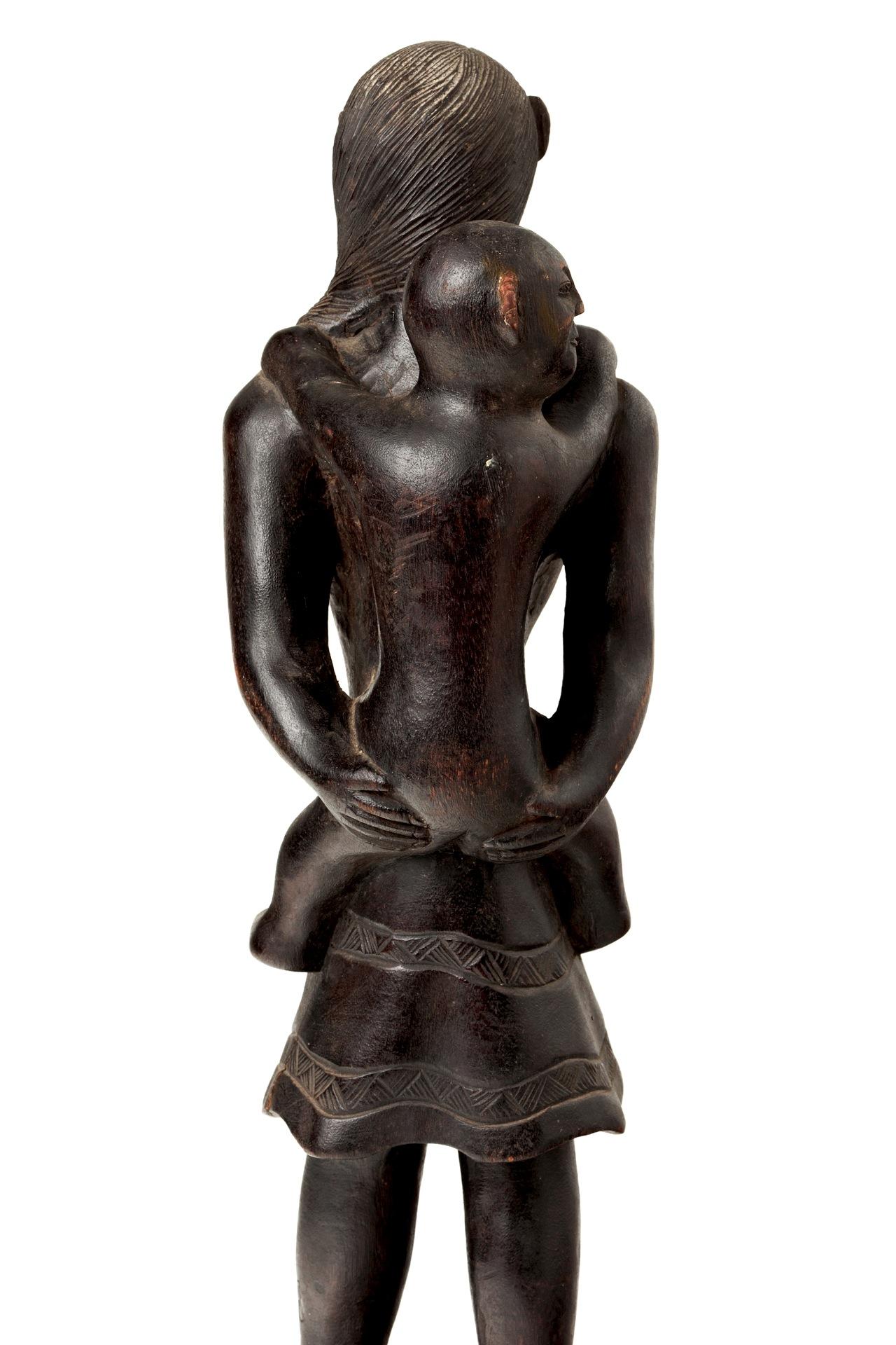 Oceanic Hand Carved Wooden Sculpture of a Mother and Child In Good Condition For Sale In New York, NY